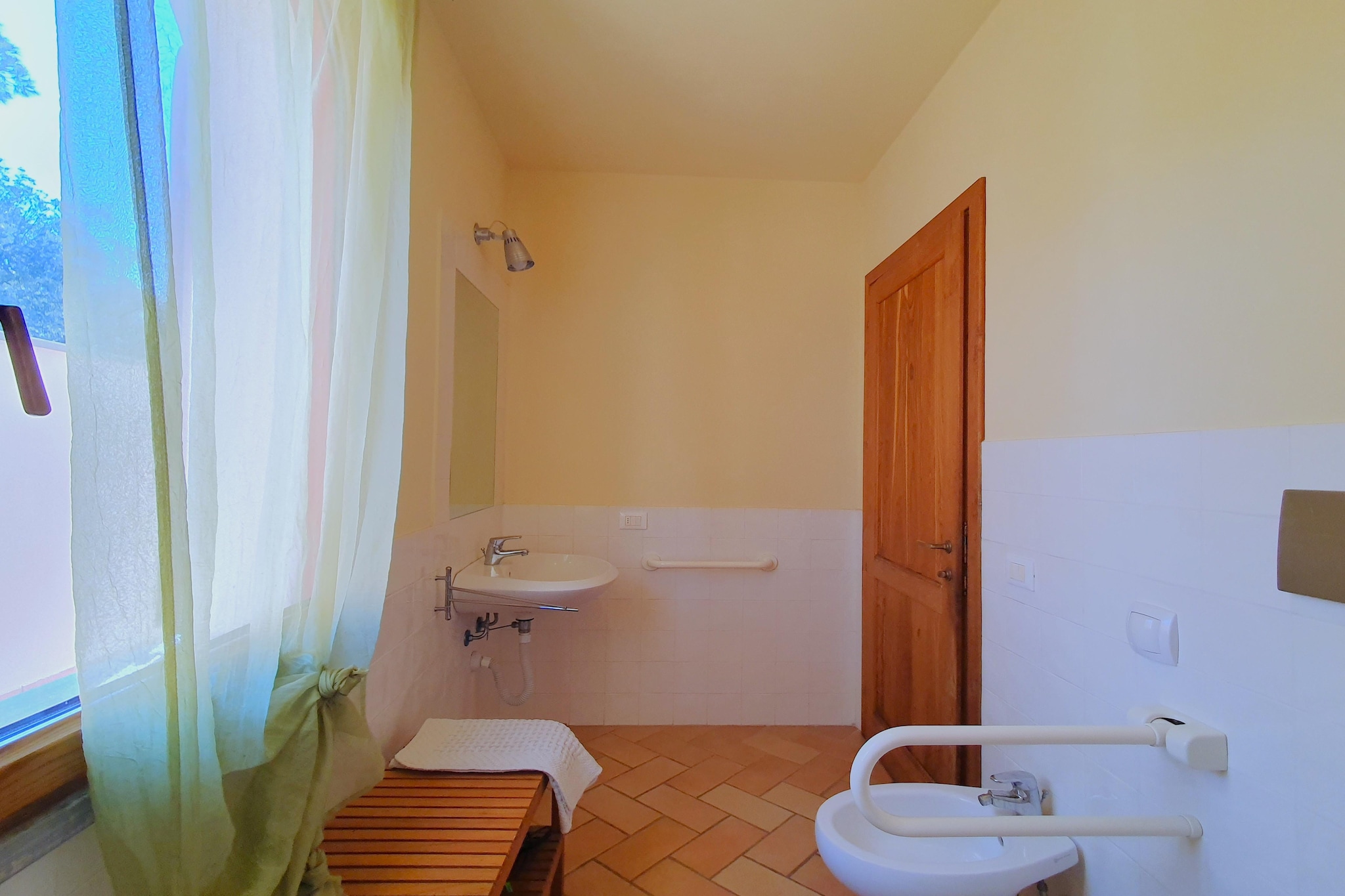APP 1-Bathroom