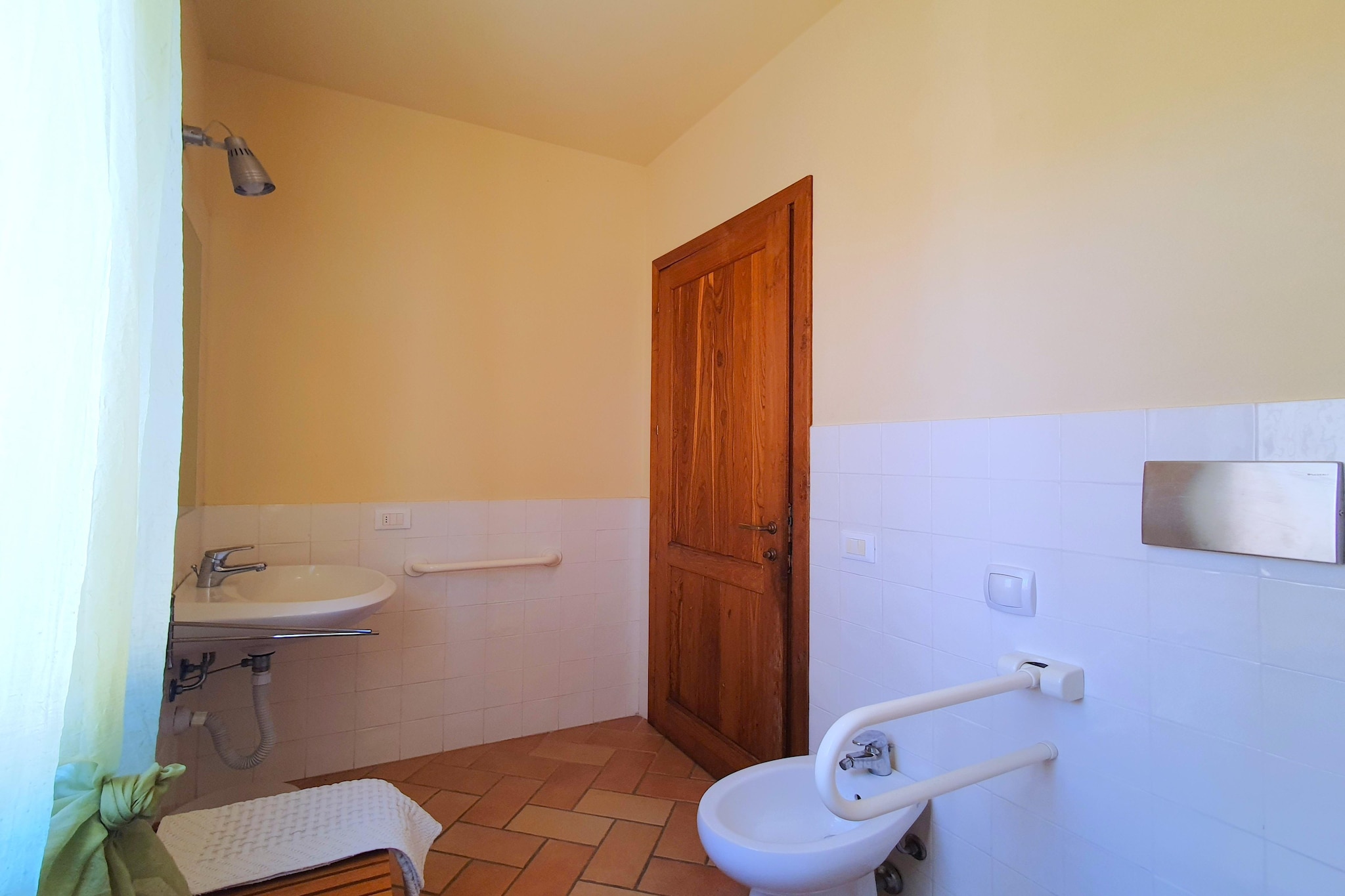 APP 1-Bathroom