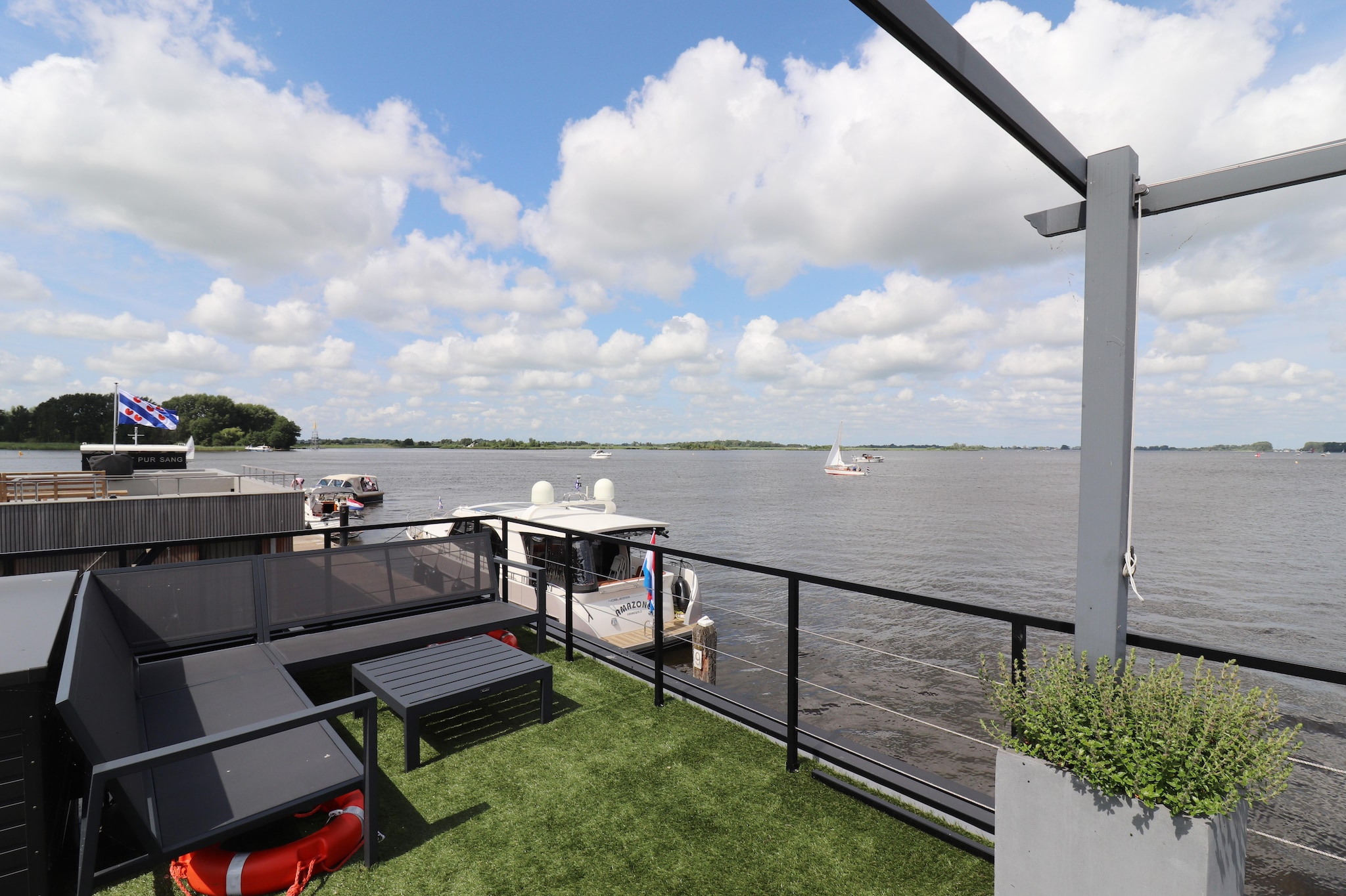 Houseboat Kohlenpott-Terrasbalkon