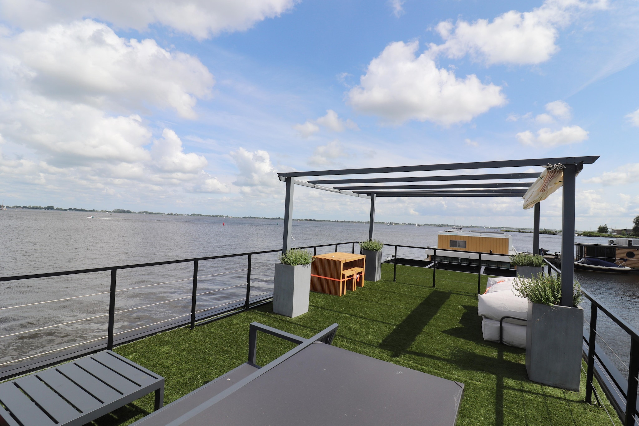 Houseboat Kohlenpott-Terrasbalkon