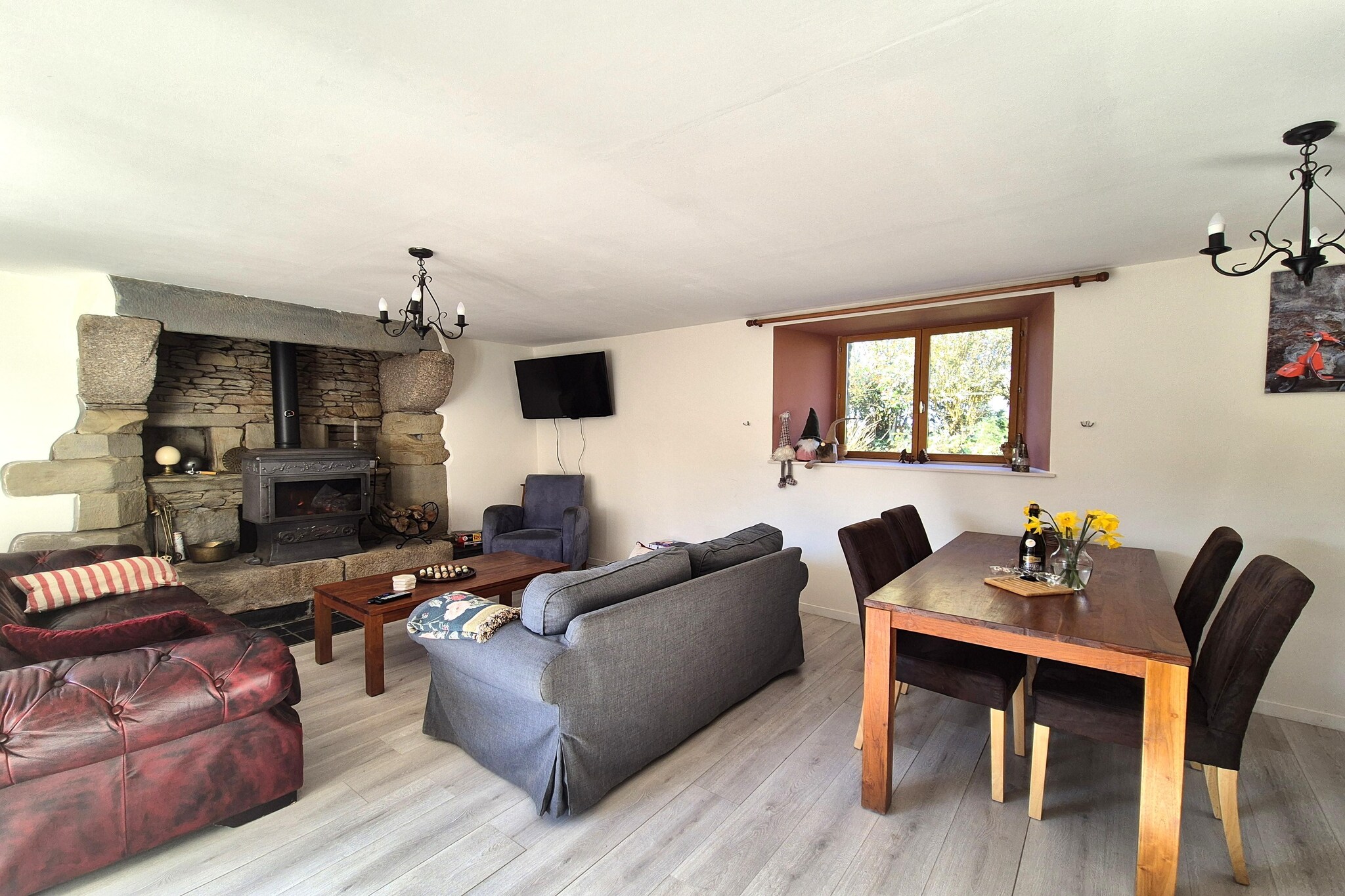Set in the serene countryside of Maël-Carhaix, this charming 2-bedroom cottage offers a peaceful retreat for up to 4 guests. Located at Green Acres Brittany, it’s the perfect base for exploring the region’s natural beauty while enjoying a quiet, rural escape. The ground floor features a cozy sitting room with a smart TV and fireplace, and a fully equipped open kitchen with modern appliances including a dishwasher, microwave, fridge-freezer, and washing machine.

Upstairs, two comfortable double bedrooms with 160 x 200 cm beds ensure restful nights. The cottage includes two bathrooms, each with a shower and toilet, providing convenience for families or couples. Outside, guests can relax on the private terrace or enjoy the shared, fenced 1000 m² garden with the owner and other guests. On-site parking adds to the ease of your stay.

Whether you're sipping coffee on the terrace or exploring Brittany’s scenic villages and coastlines, this cottage offers a perfect blend of comfort and tranquility.