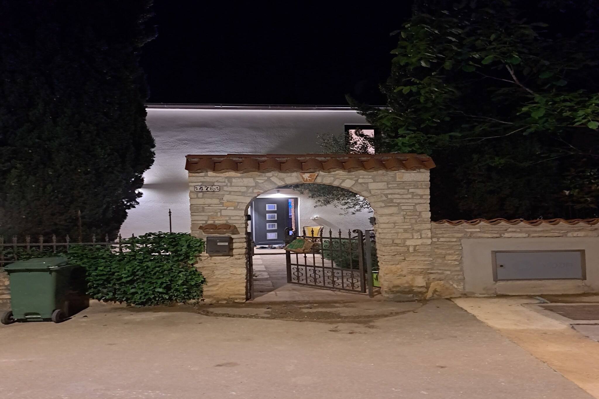 An optional utilities and service fee of EUR 250,00 will be charged before your arrival. Details are given below.<br> Welcome to your idyllic holiday home in Vabriga, where comfort and relaxation meet modern convenience. This delightful property boasts a spacious ground floor, beginning with a welcoming hallway that leads into a well-appointed kitchenette complete with a dishwasher, perfect for whipping up favorite meals during your stay. The cozy living and dining room invites you to unwind, featuring a TV for entertaining nights and a dining table ideal for enjoying meals together. The ground floor also includes a convenient bathroom with a shower, toilet, and a washing machine, ensuring all your needs are met during your getaway. Upstairs, the inviting ambiance continues with a second hallway leading to two beautifully furnished bedrooms, each equipped with a comfortable double box bed for a restful night's sleep. The second bathroom features another shower and toilet, adding convenience for families or groups traveling together. Equipped with air conditioning, this holiday home ensures your comfort during warm summer days. Step outside to your private terrace, where you can soak up the sun on deckchairs and enjoy refreshing dips in the outdoor pool. This enchanting space is perfect for relaxing with a good book or enjoying alfresco dining under the stars. The pool is only availible from the 1st April to 31st Oktober. <br><b> Optional Utilities & Service Package </b><br><b> An optional utilities and service package of EUR 250,00 </b> can be selected prior to your arrival. You will receive a separate communication with the payment link should you wish to include it.<br>This package ensures a seamless stay and conveniently covers services such as final cleaning, utility consumption, service support, and protection against minor damages or incidental costs during your stay.<br>Guests who prefer may manage these services independently, provided the property is returned in good order at check-out.