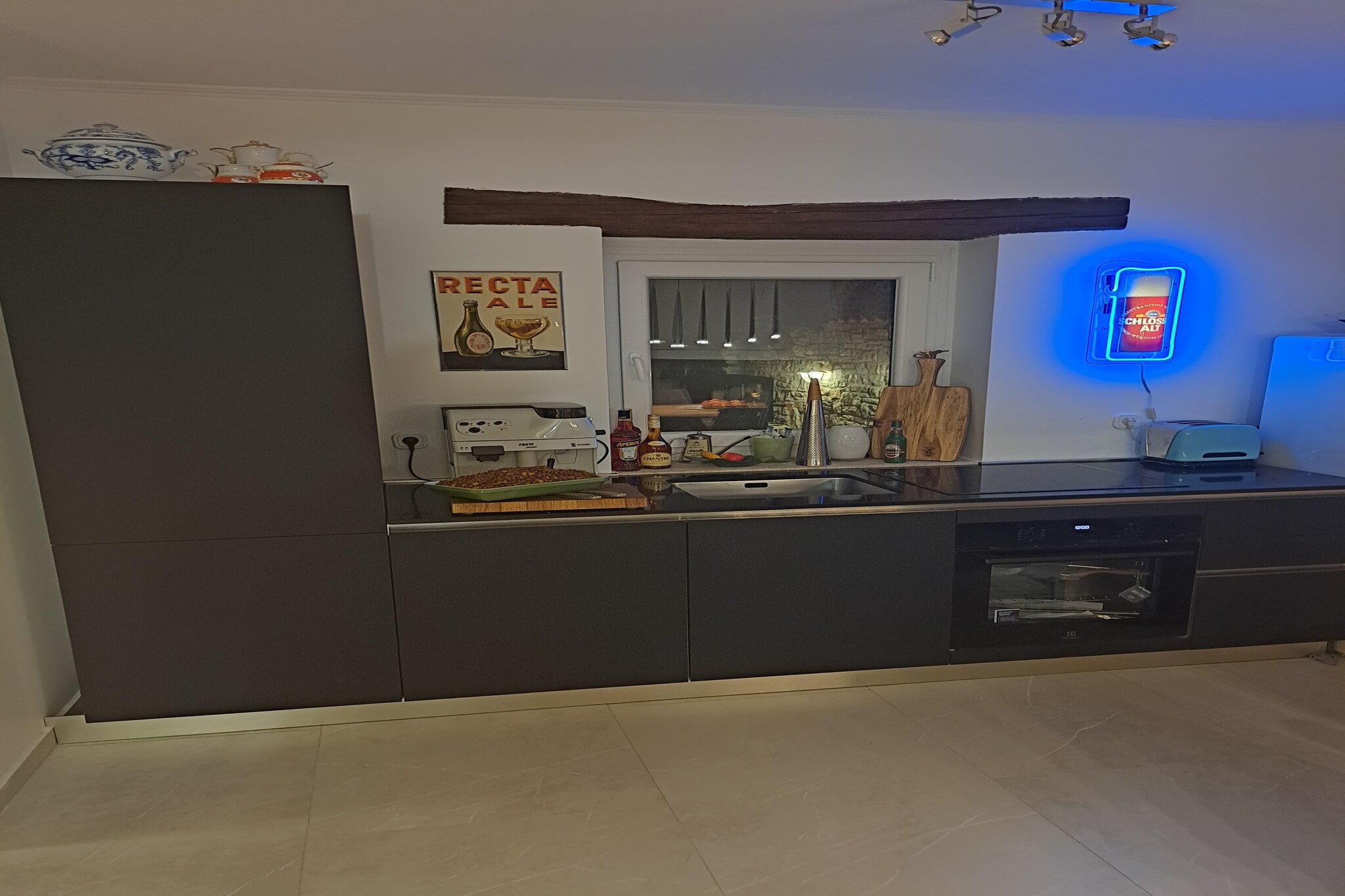 Ground floor: (hallway, Kitchenette(dishwasher), Living/diningroom(TV, dining table), bathroom(shower, toilet, washing machine))\n\nOn the 1st floor: (hallway, bedroom(double bed box, double bed box), bedroom(double bed box), bathroom(shower, toilet))\n\ndining table, air conditioning, terrace, deckchairs, private outdoor pool