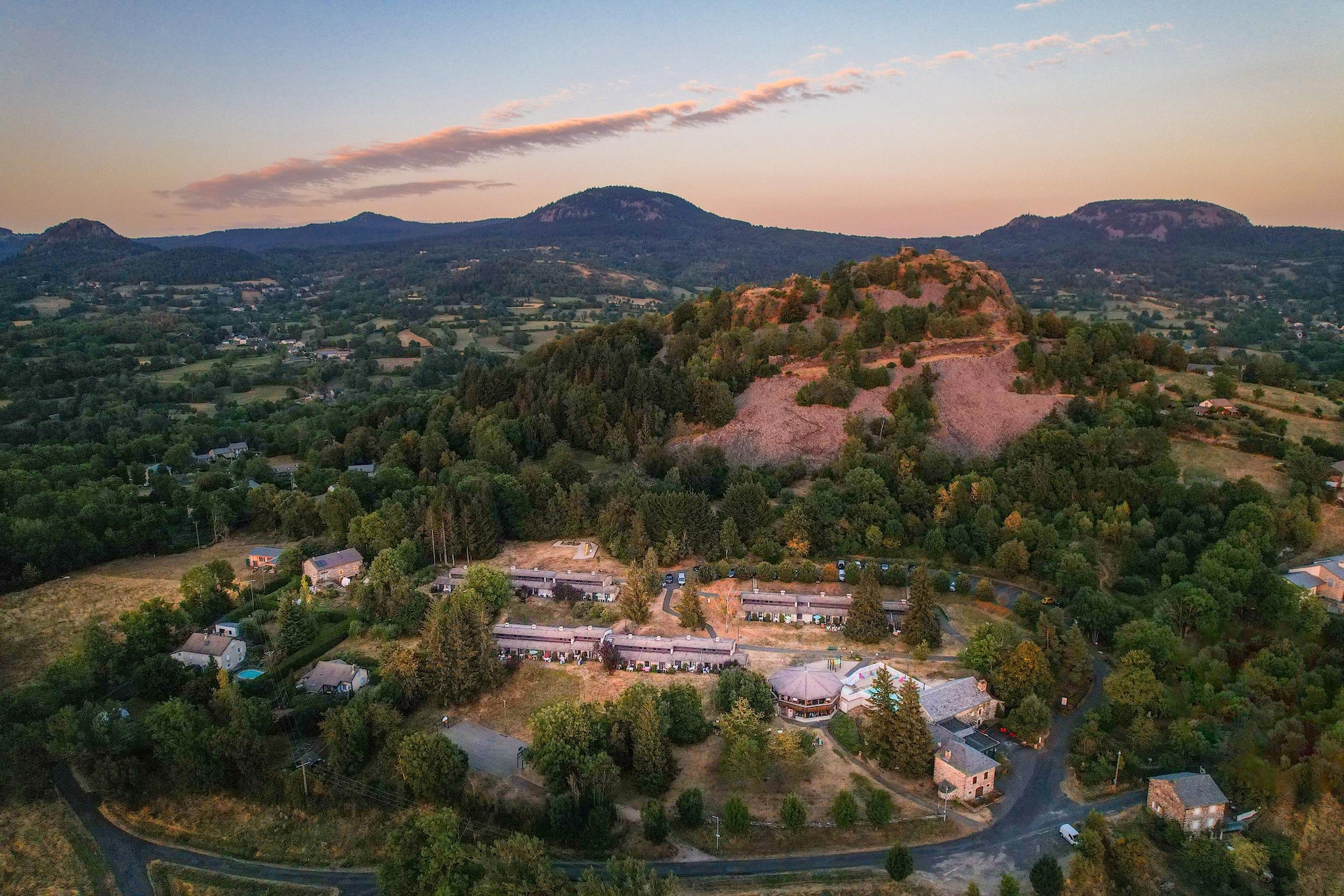 Saint-Julien-Chapteuil - Gîte 2 Pièces 4 Personnes 1  bébé-Gebiete Sommer 20 km