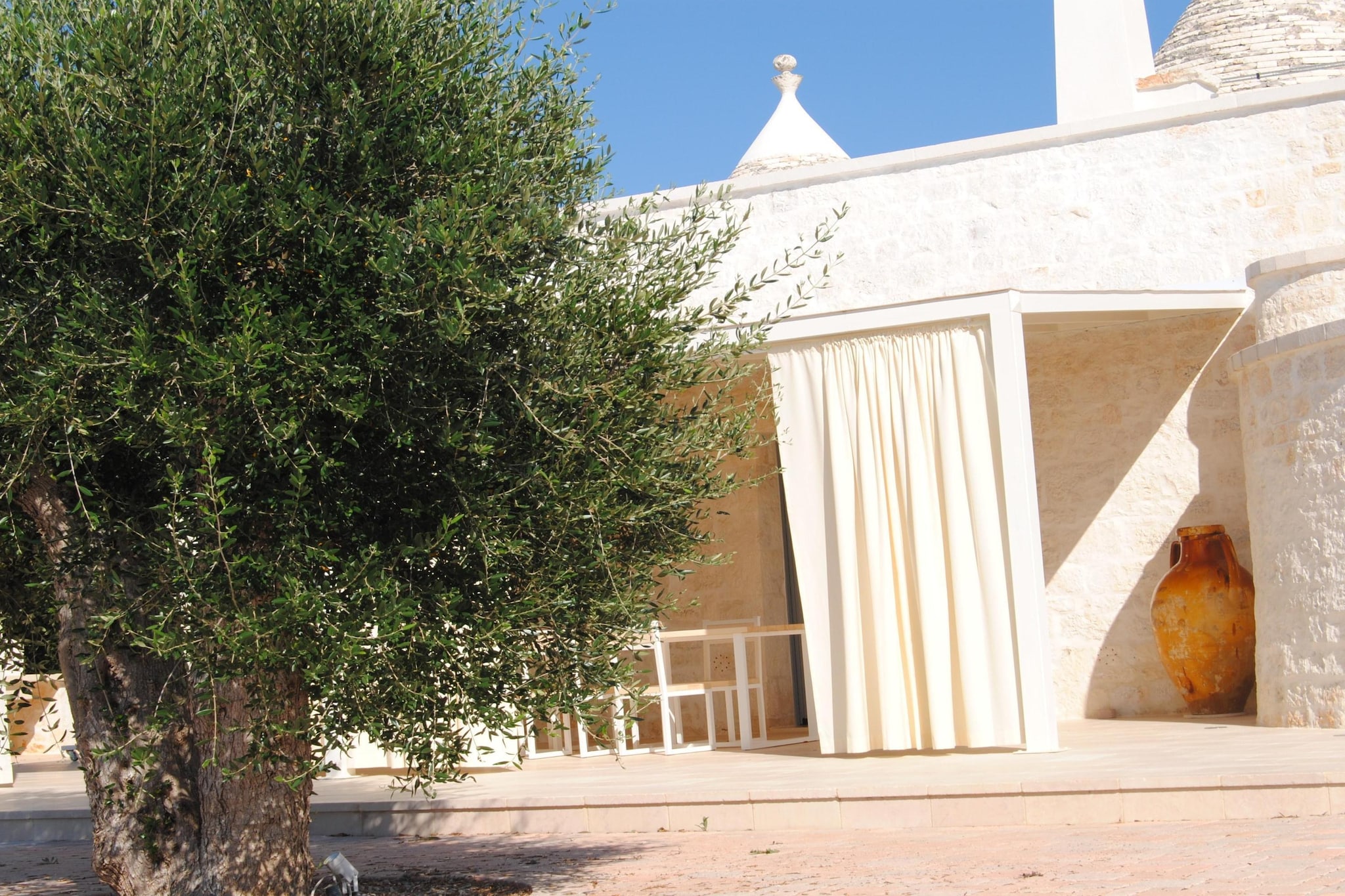 Trullo Rosa Ostuni - Exterior in summer