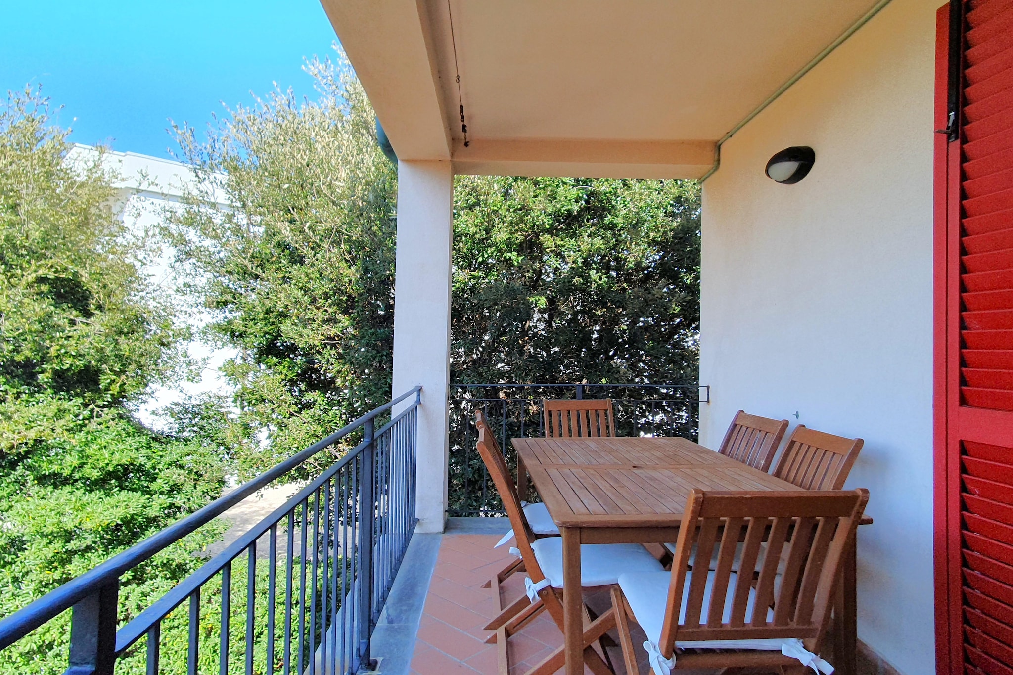 APP 6-Terrace balcony