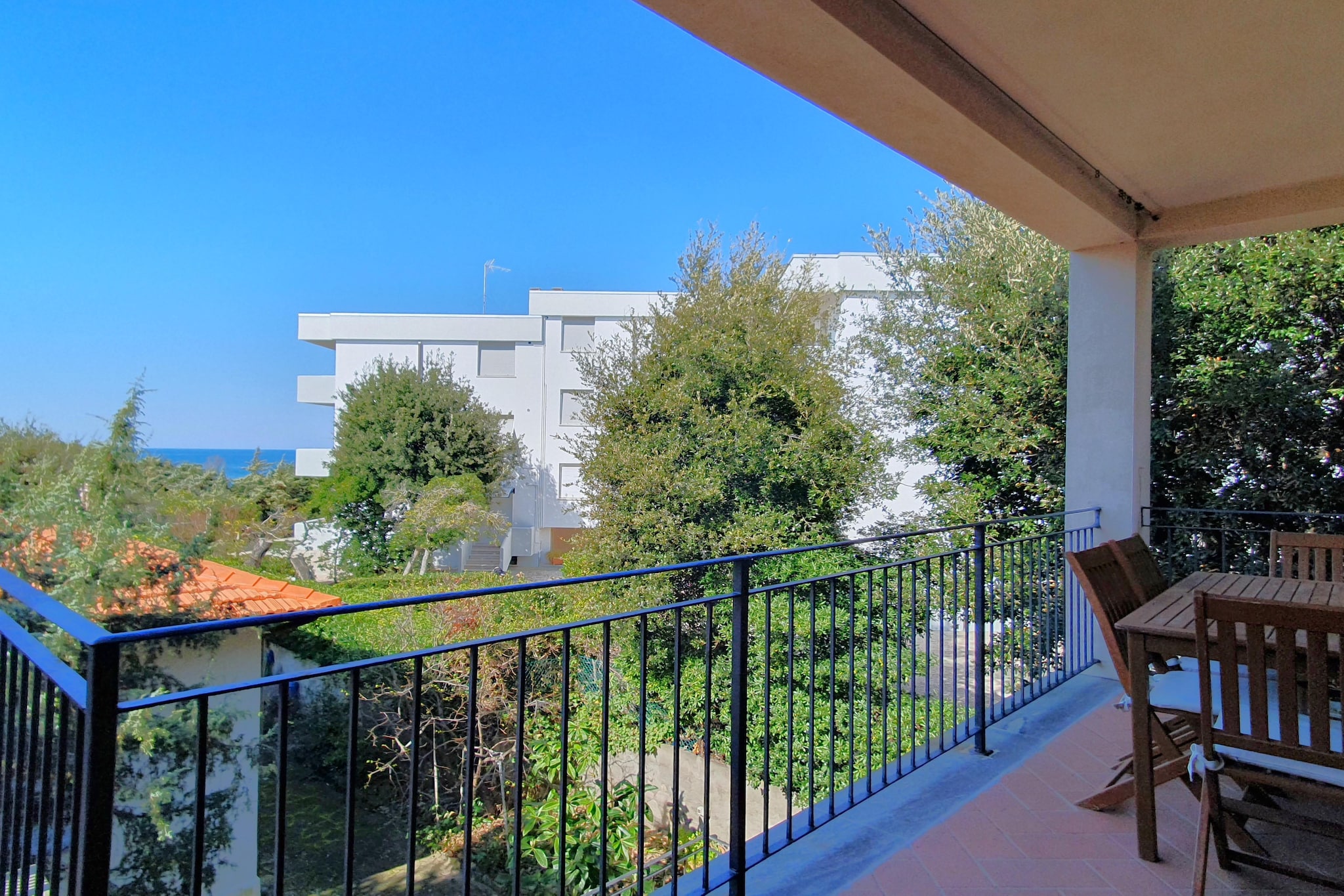 APP 6-Terrace balcony