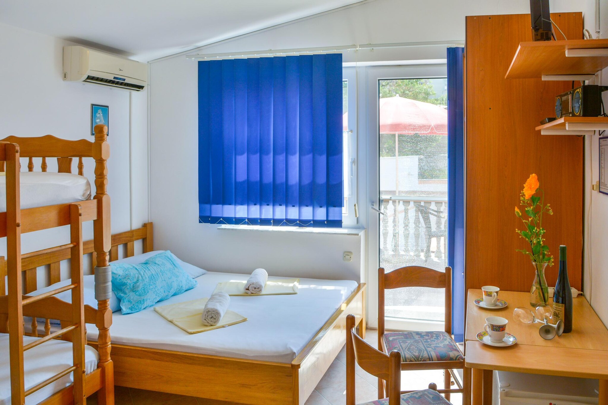 On the 1st floor: (Kitchen(dining table, electric kettle, cooker, coffee machine, microwave, fridge-freezer, dishes and cutlery, Wine glasses), Living/bed room(double bed, TV(flatscreen, satellite)), bathroom(shower, washbasin, toilet), terrace(private))\n\nair conditioning, terrace, garden furniture, sun loungers, parking, parasol