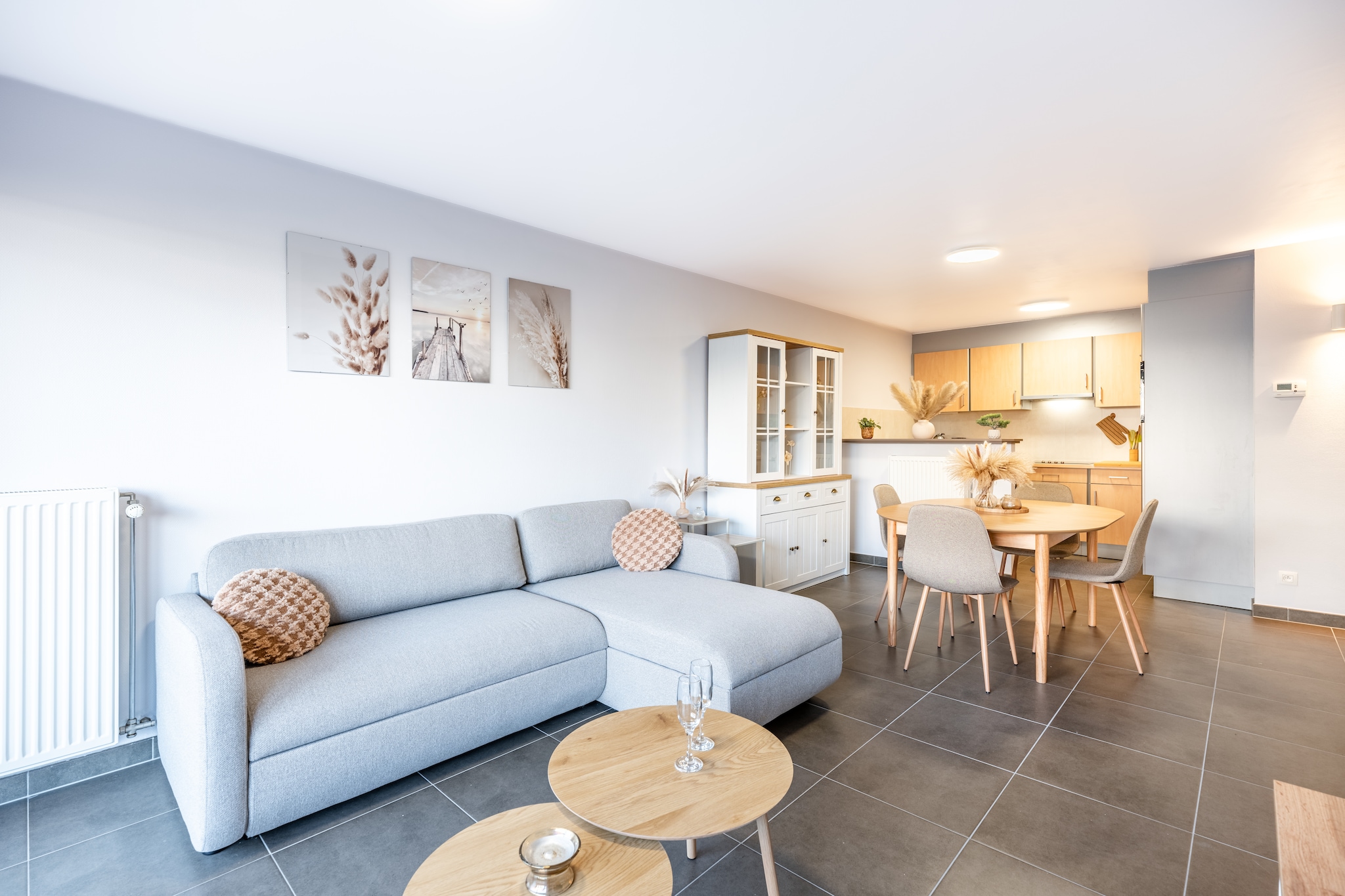 This recently renovated ground-floor apartment, just 700 meters from the sea, offers a cozy and modern retreat in the heart of Koksijde. With one bedroom featuring a comfortable double bed (160 x 200 cm), the apartment accommodates up to four guests, thanks to the double sofa bed in the living room. The open kitchen is fully equipped with a ceramic hob, electric kettle, toaster, coffee machine (pads), combination microwave, dishwasher, fridge with freezer, and a hand blender, ensuring all your culinary needs are met. The stylish living/dining area includes a TV, dining table, and a comfortable seating area.

The apartment also boasts a sleek bathroom with a shower, washbasin, and separate toilet. For a touch of outdoor relaxation, the apartment includes a small garden (8 mÂ²) with seating for two, perfect for enjoying a sunny day. The space is thoughtfully decorated, creating a welcoming atmosphere for your stay. 

Located just a short walk from the beach, this apartment provides both convenience and comfort. Additional amenities include free digital TV, a lift for easy access, and garden furniture for outdoor enjoyment. Highly recommended for those looking to explore Koksijde while enjoying a stylish and well-equipped space.
