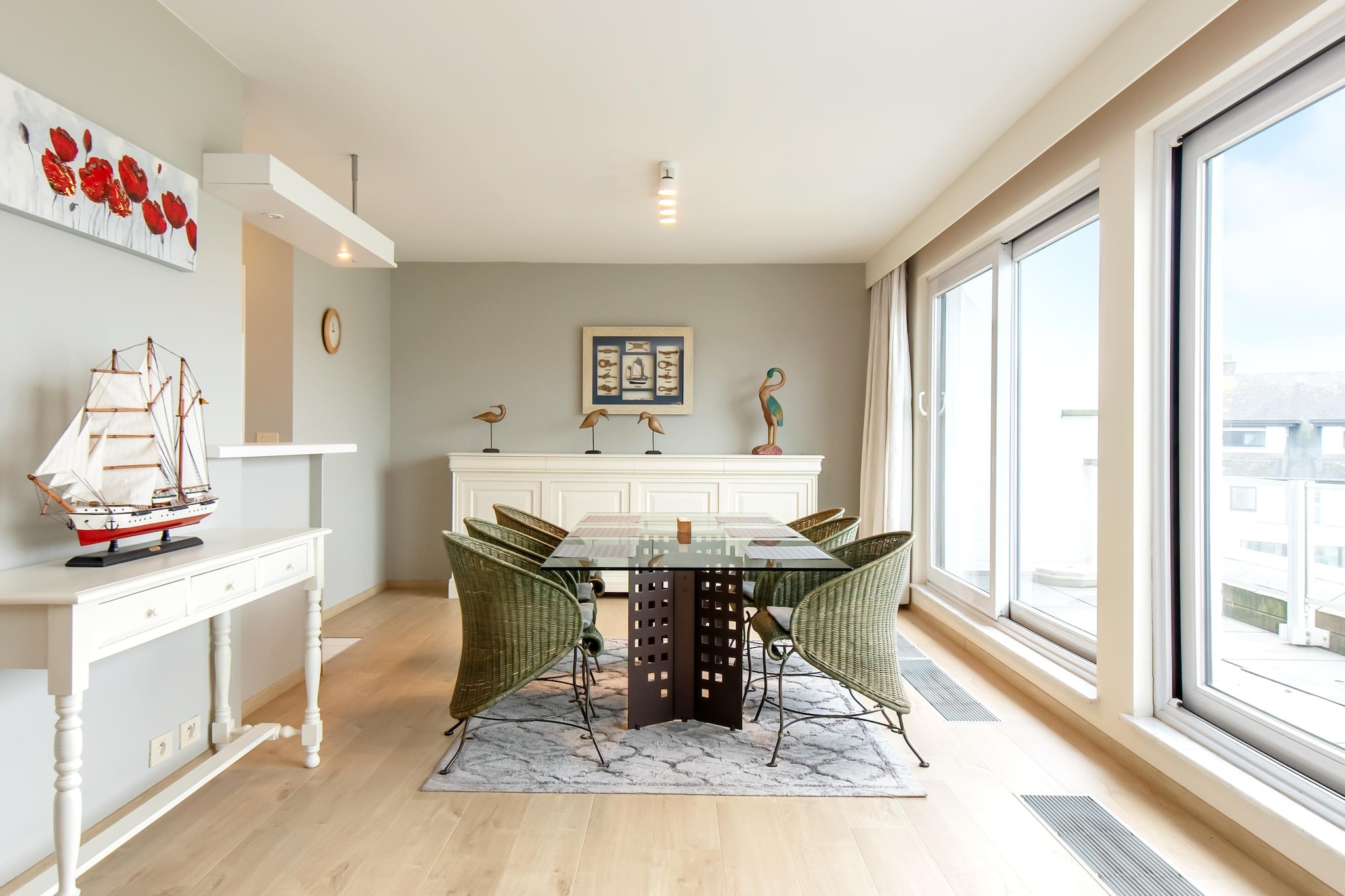 MENTON 22B-Dining room