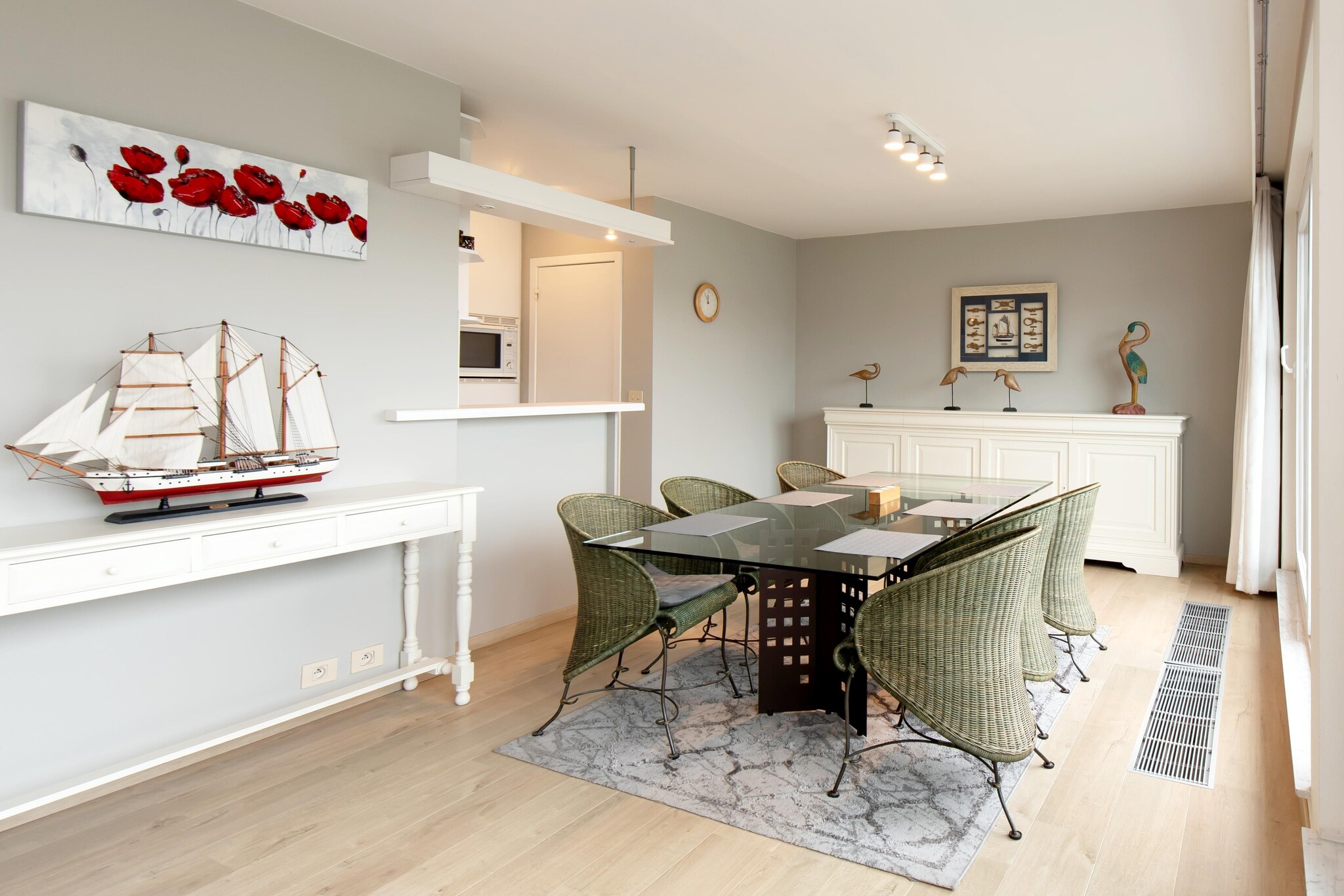 MENTON 22B-Dining room