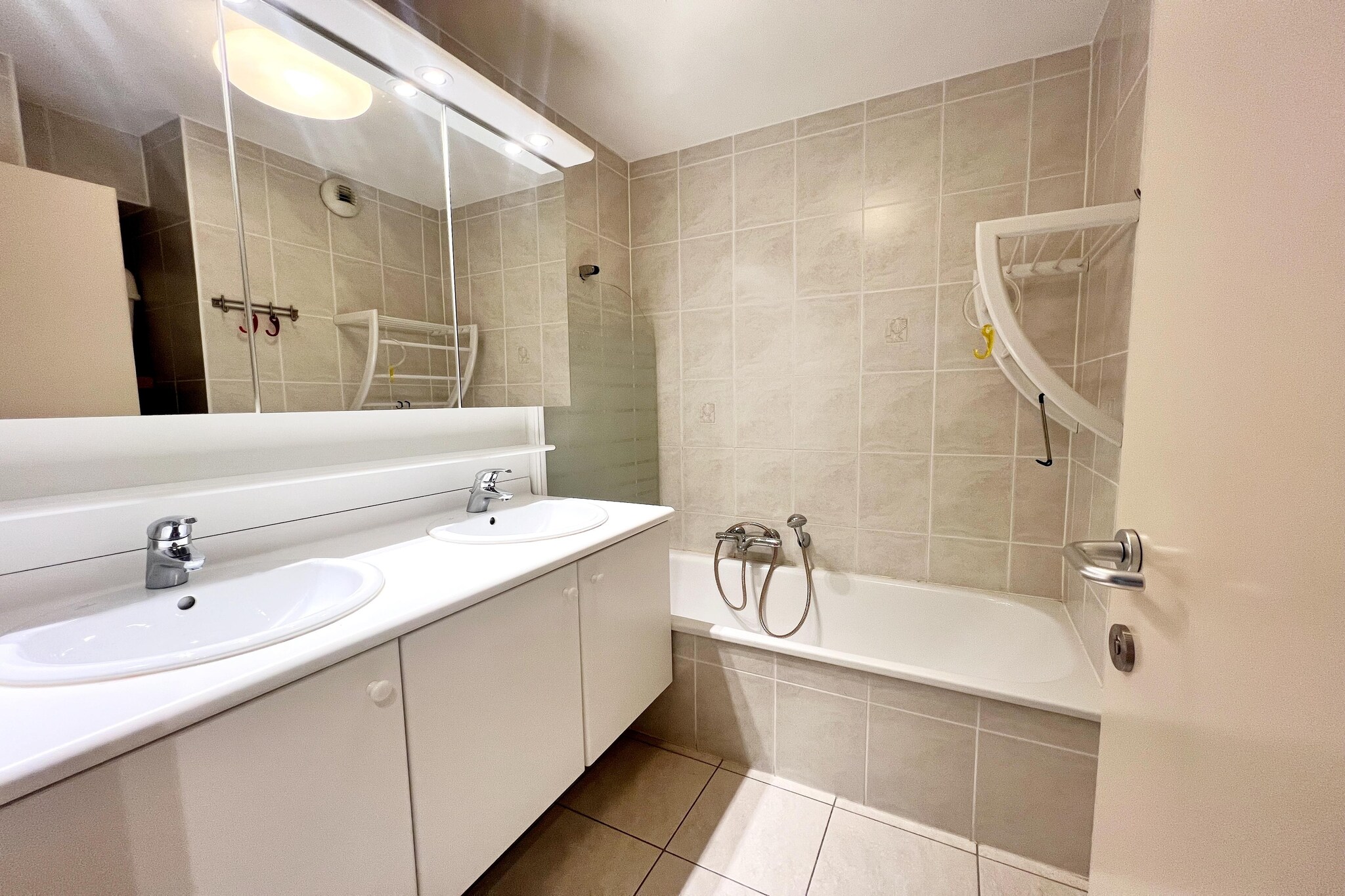 DEBOEI 3/0102-Bathroom