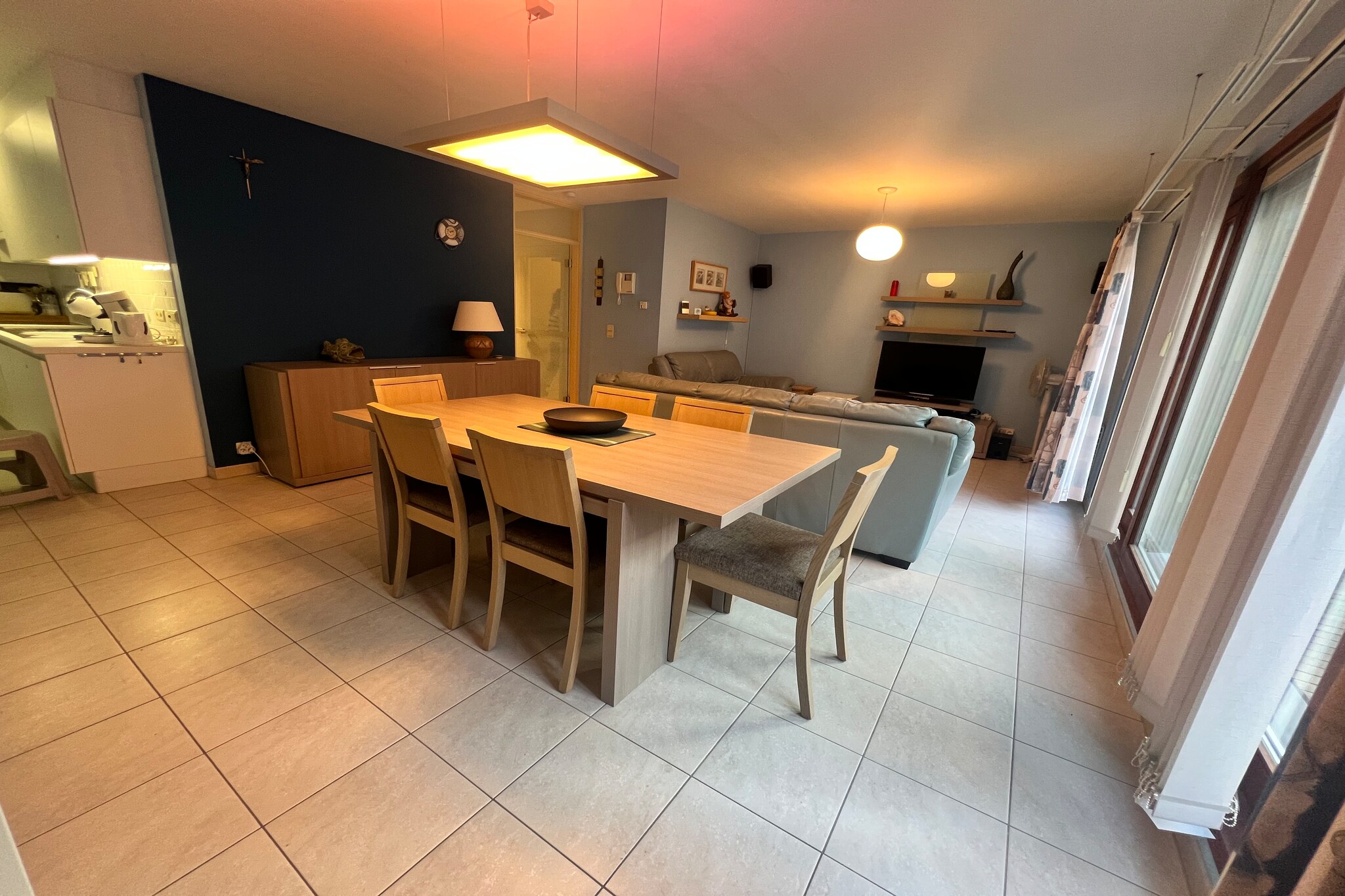 DEBOEI 3/0102-Eetkamer