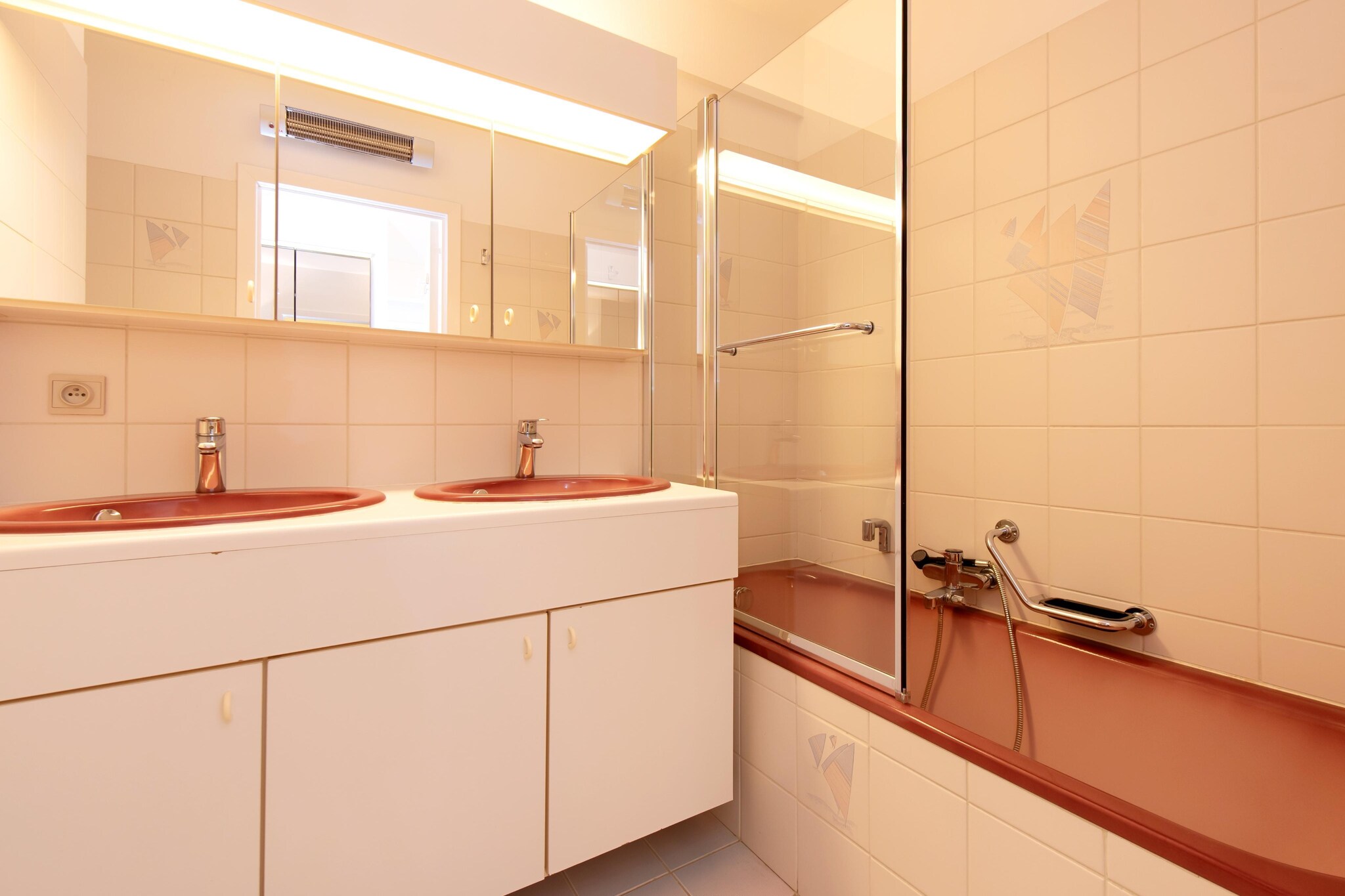 FLAIR 0702/ 7B-Bathroom