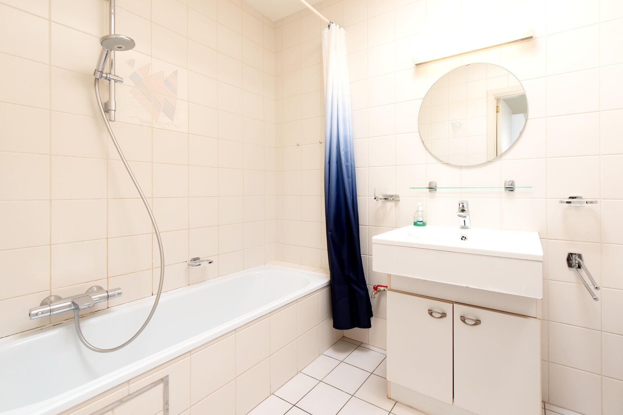 ZANDBK1 1001/ TV10-Bathroom