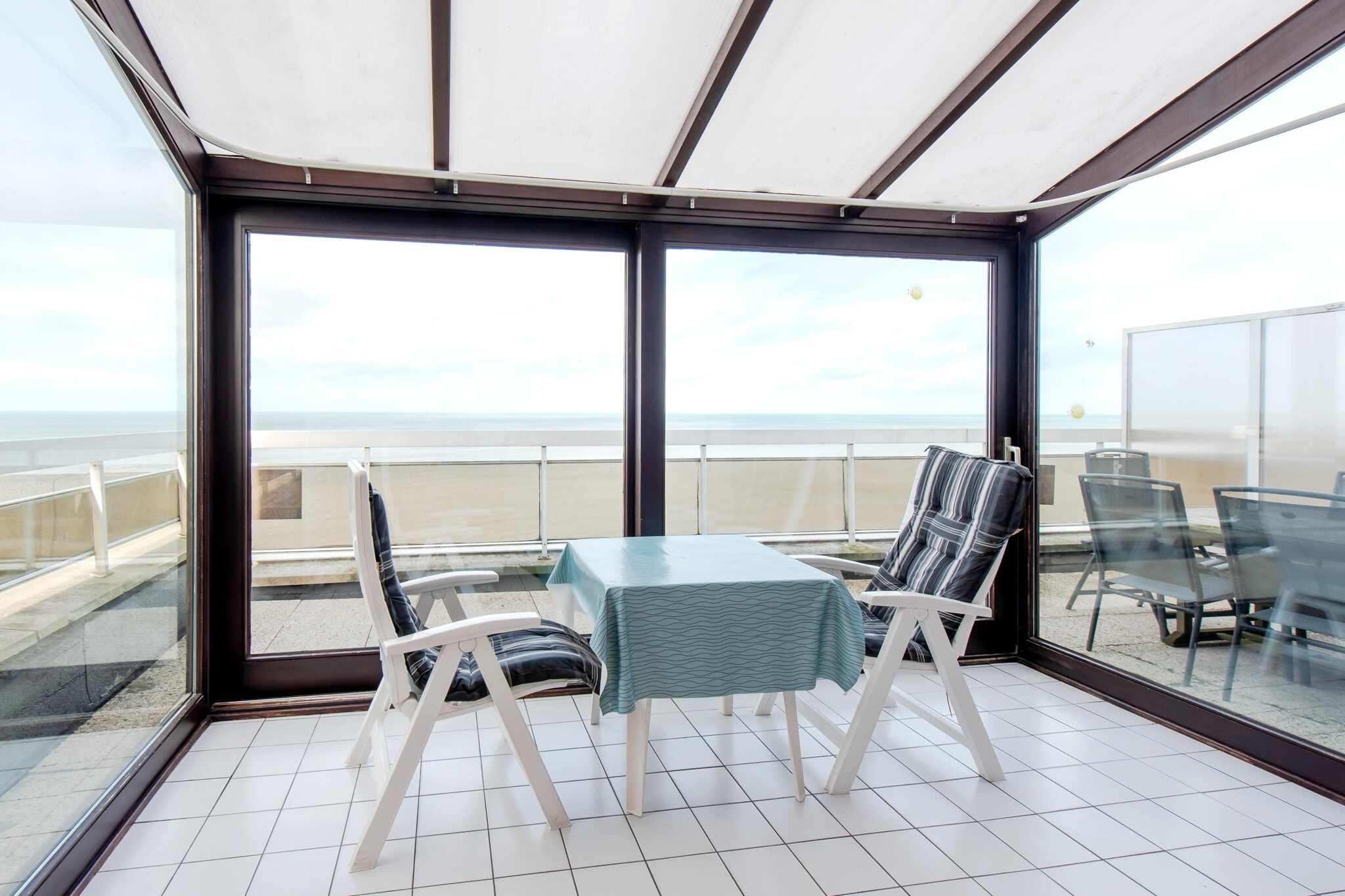 ZANDBK1 1001/ TV10-Dining room