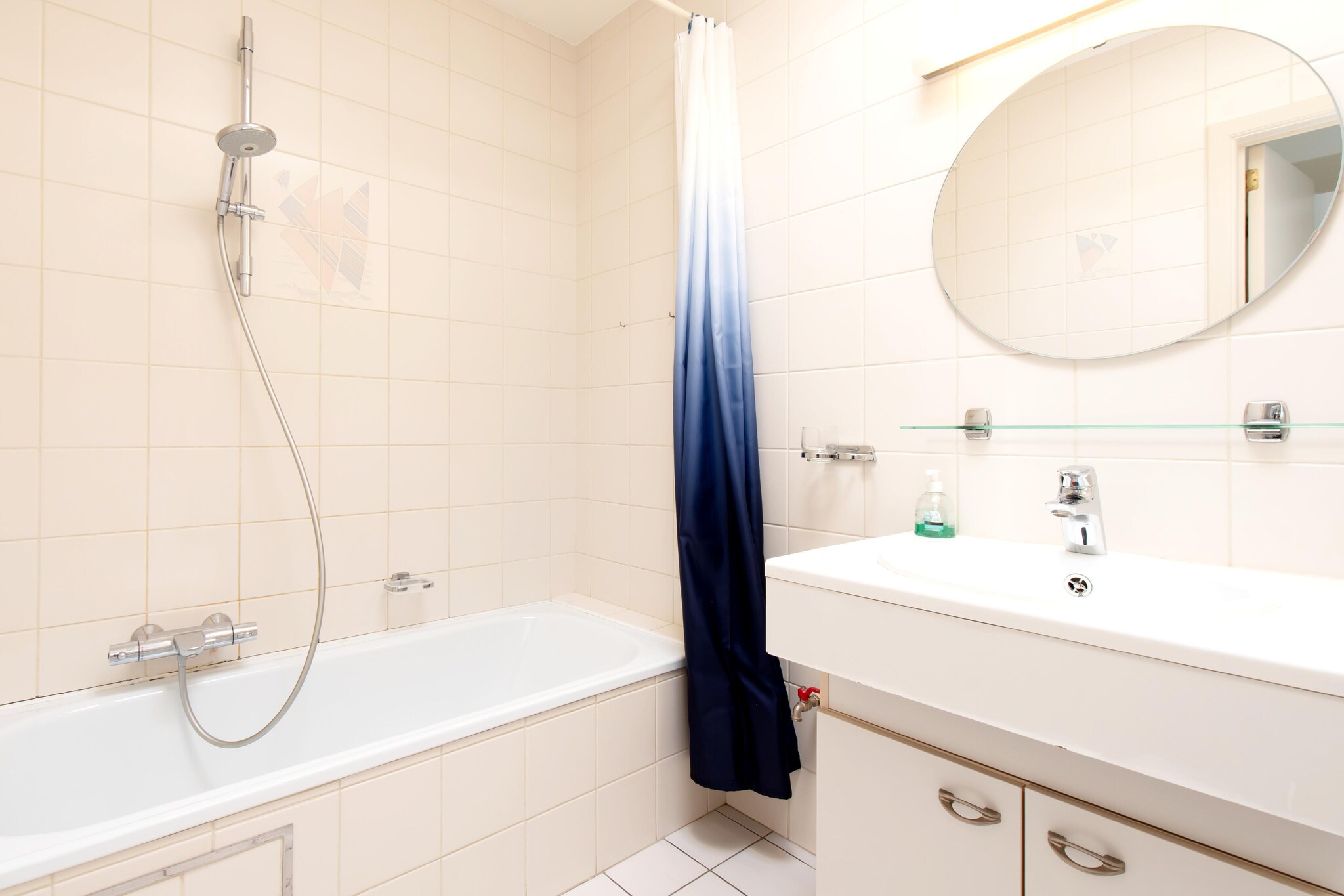 ZANDBK1 1001/ TV10-Bathroom