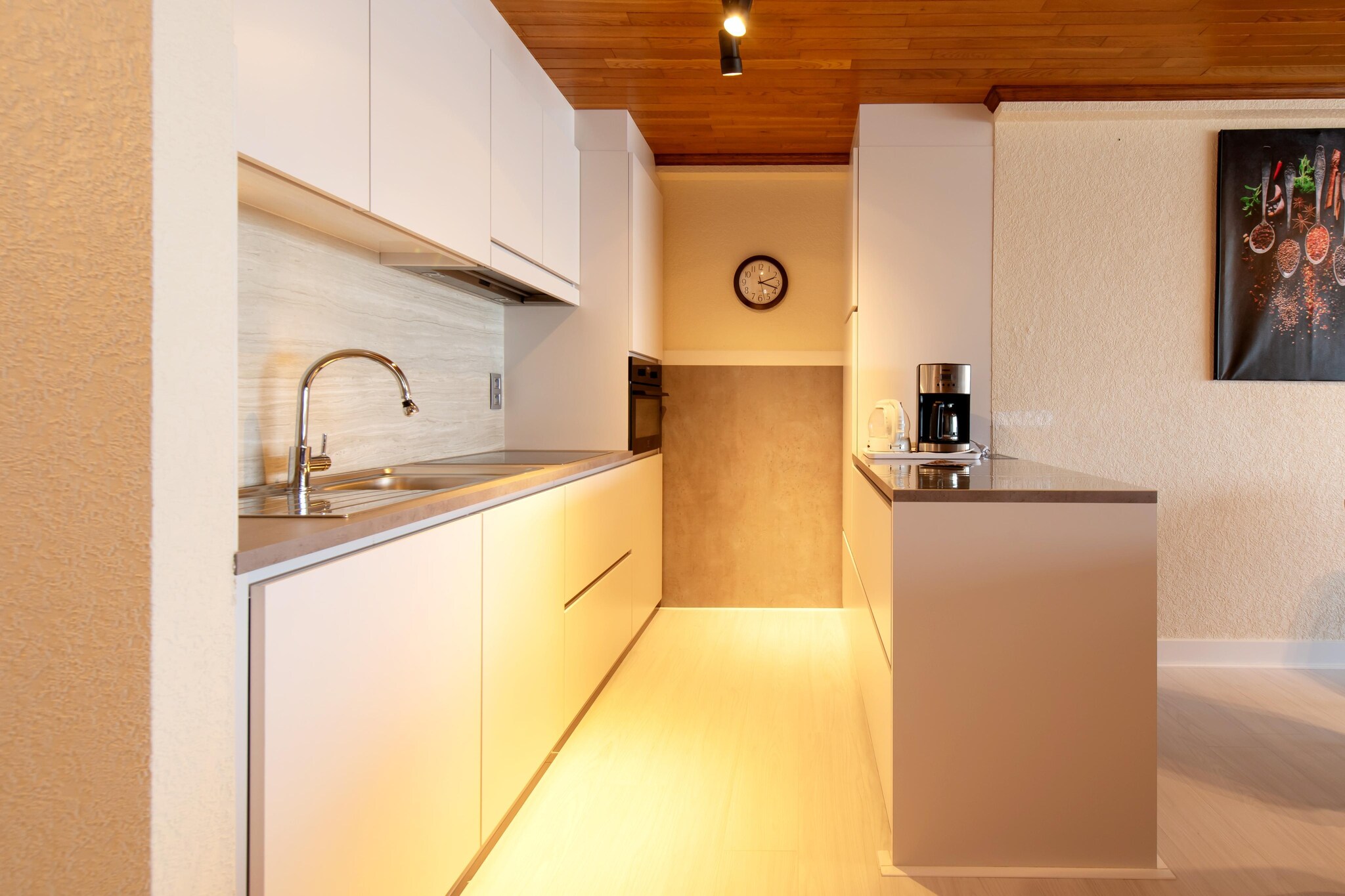 ZANDBK2 0702/ 7B-Cuisine