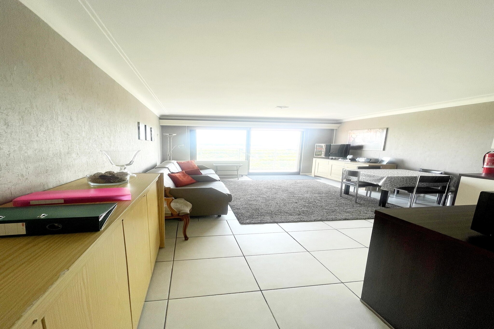 2000 0806/ 87-Living room