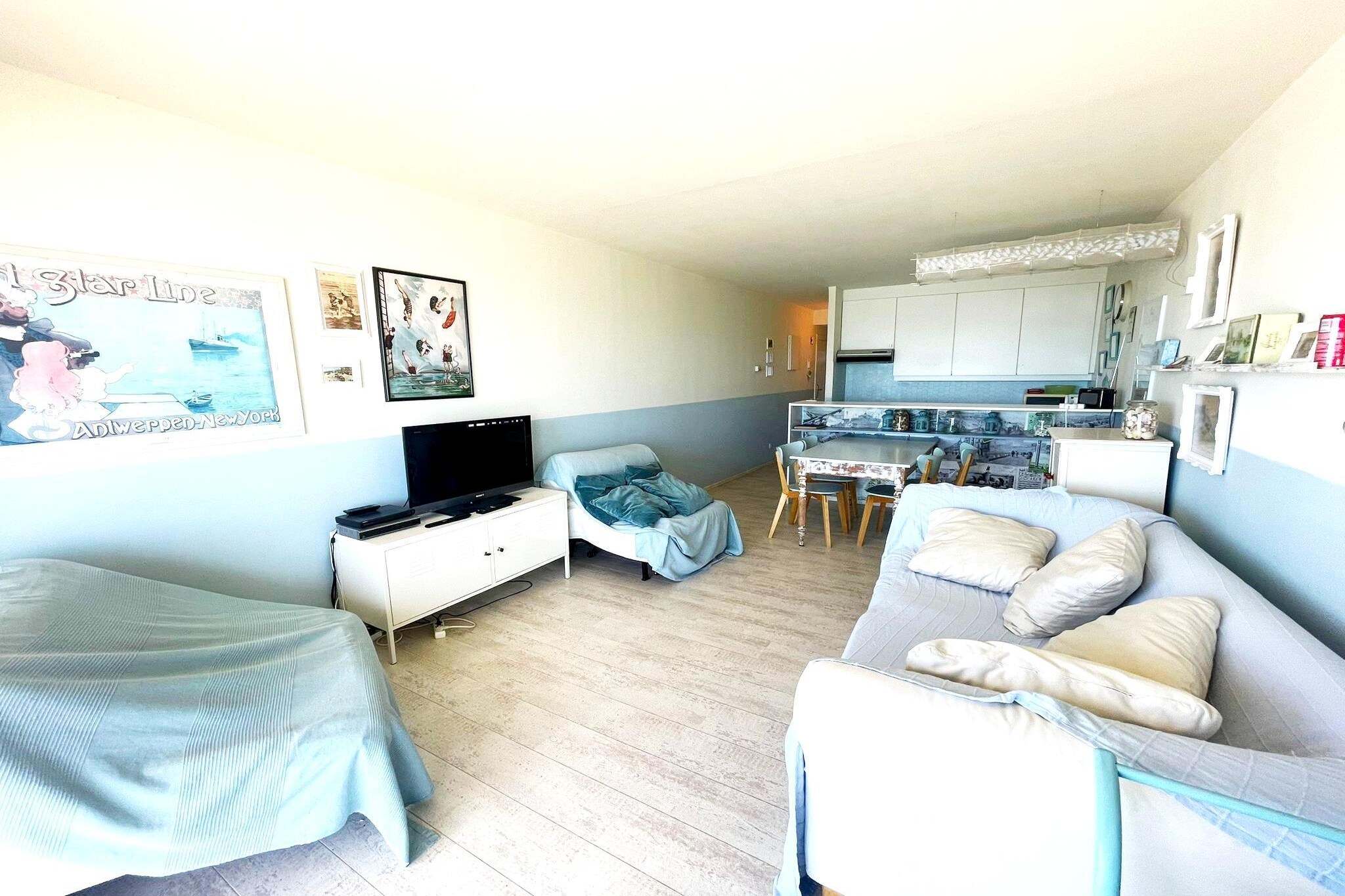 DARWIN2 0803/ D8-Living room