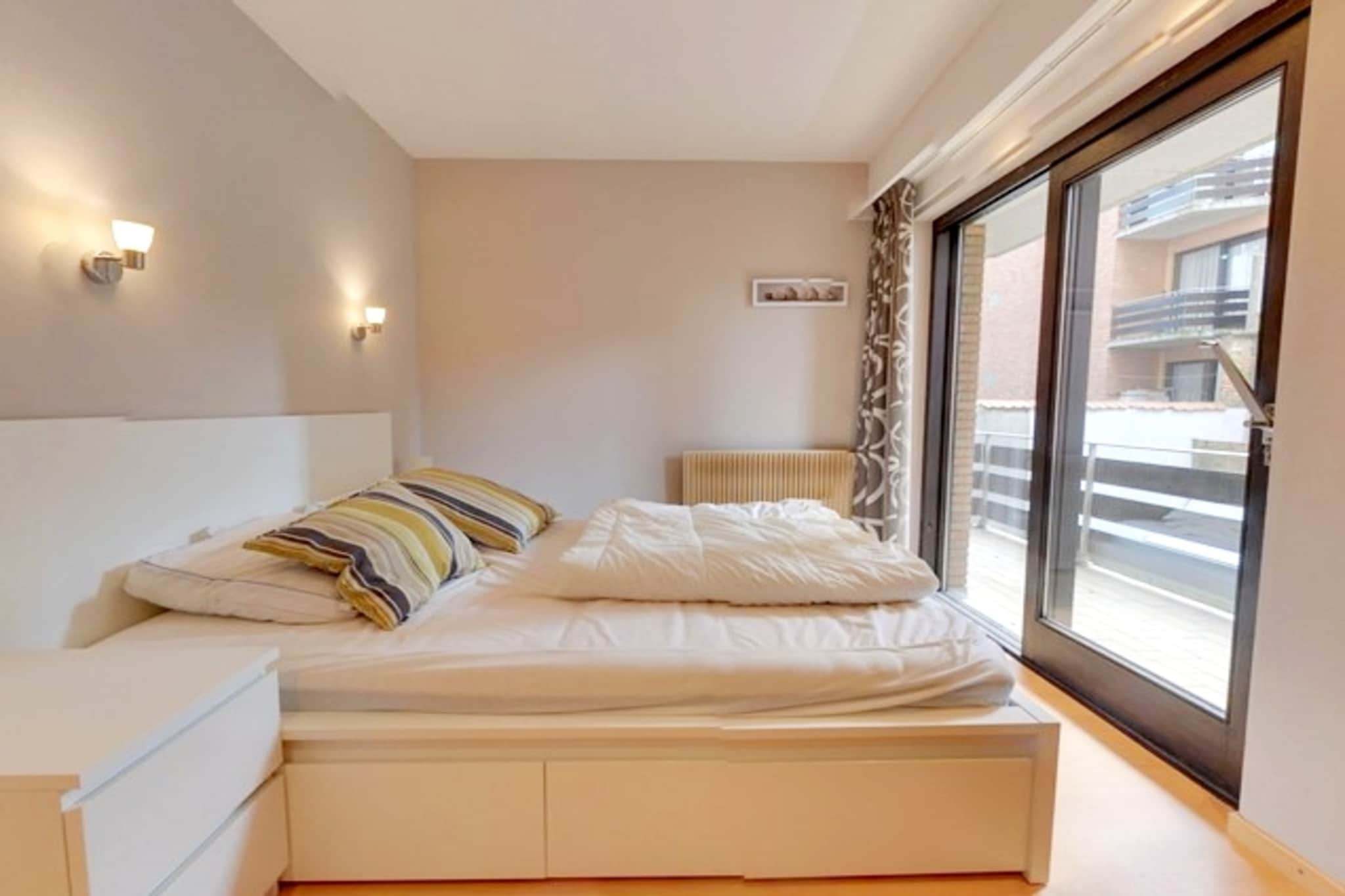 DIRECTOR 0201/ AC2-Bedroom
