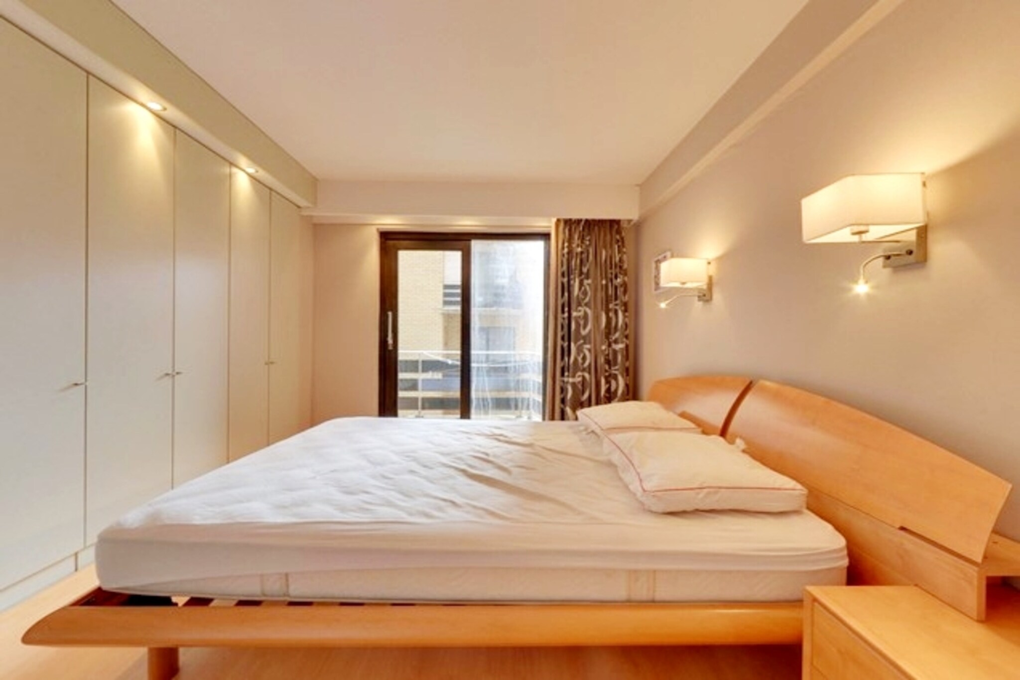 DIRECTOR 0201/ AC2-Bedroom