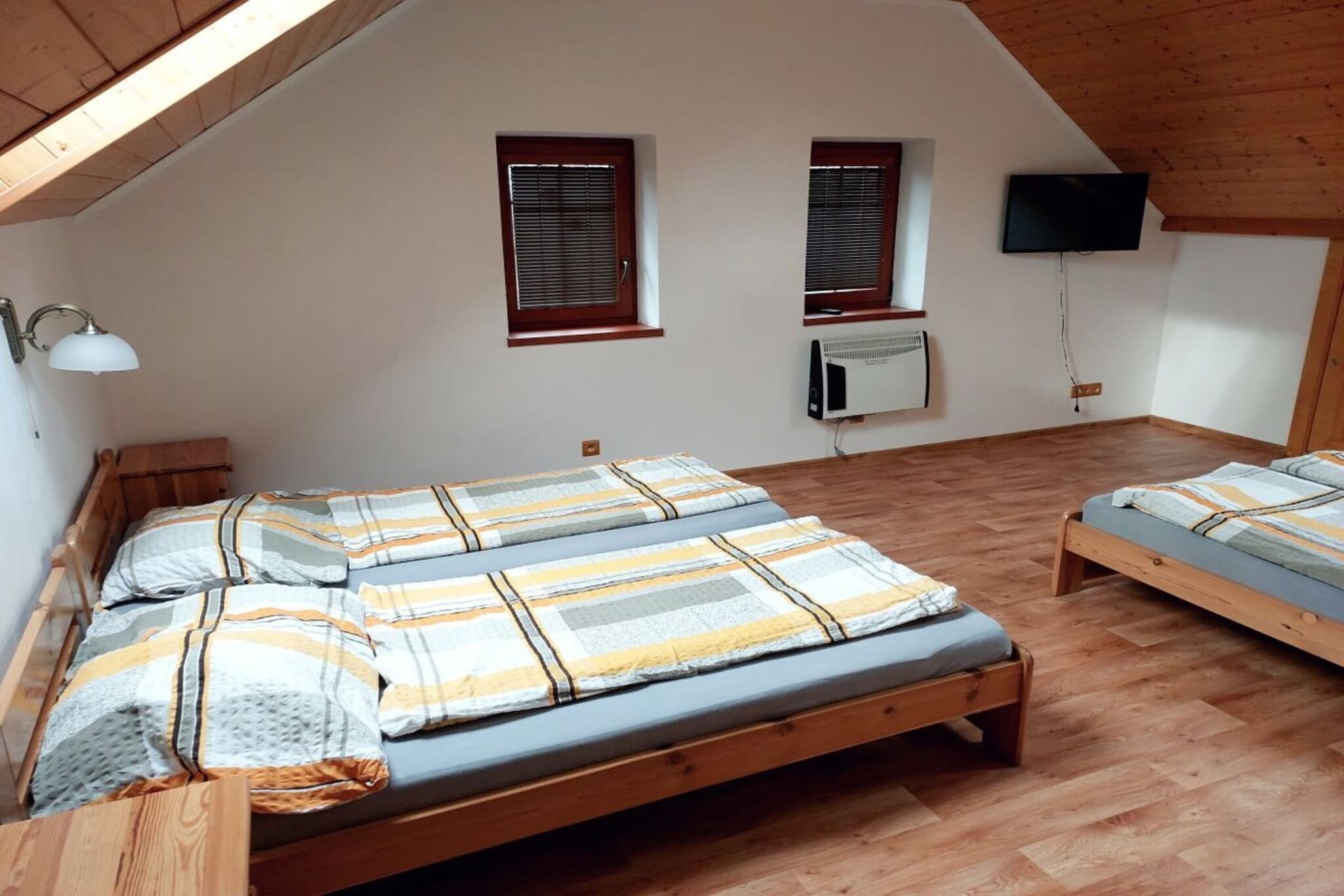 127419-Bedroom