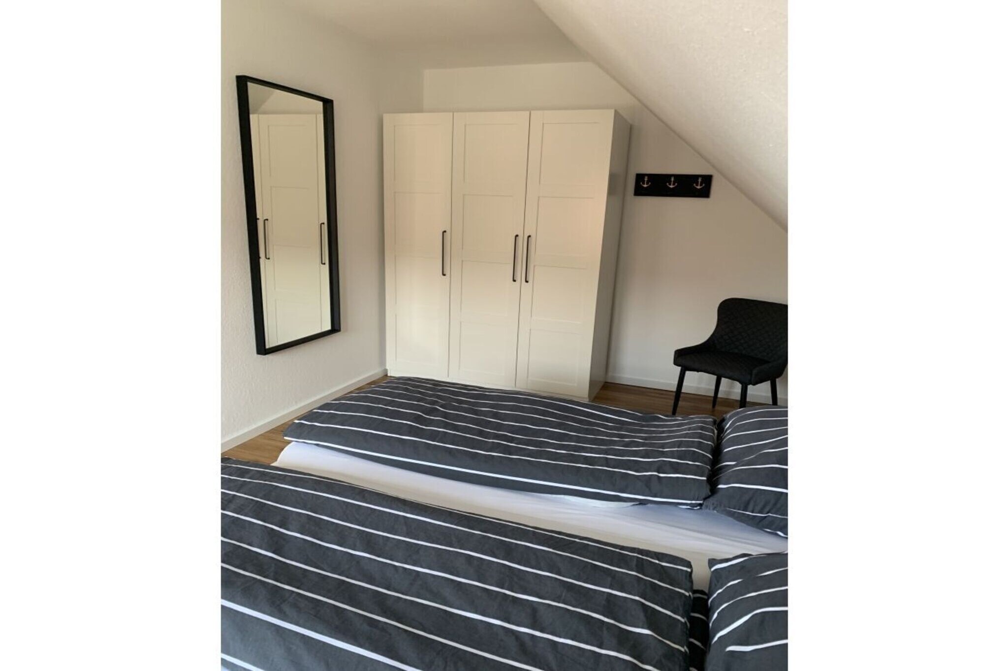 383827-Bedroom