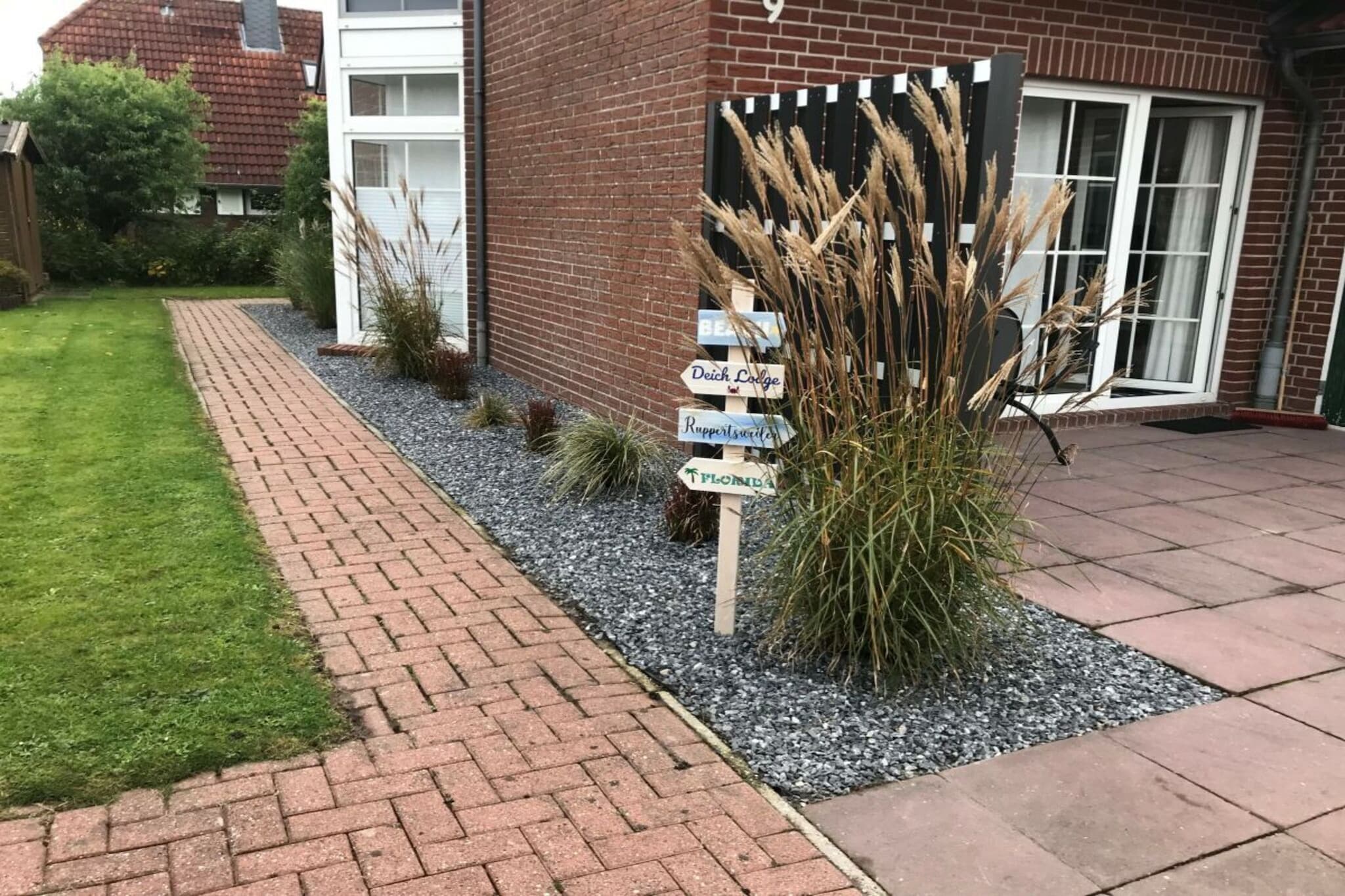 383827-Gardens in summer