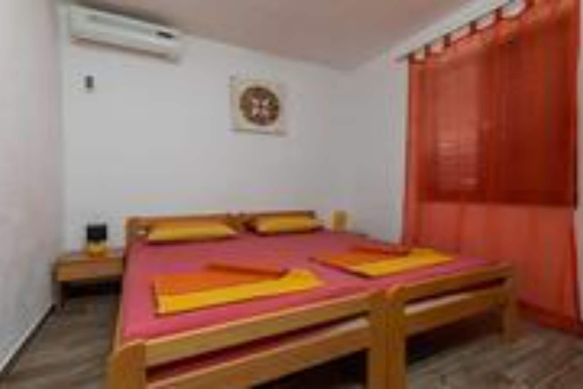 Two-Bedroom Apartment (A5)-Slaapkamer