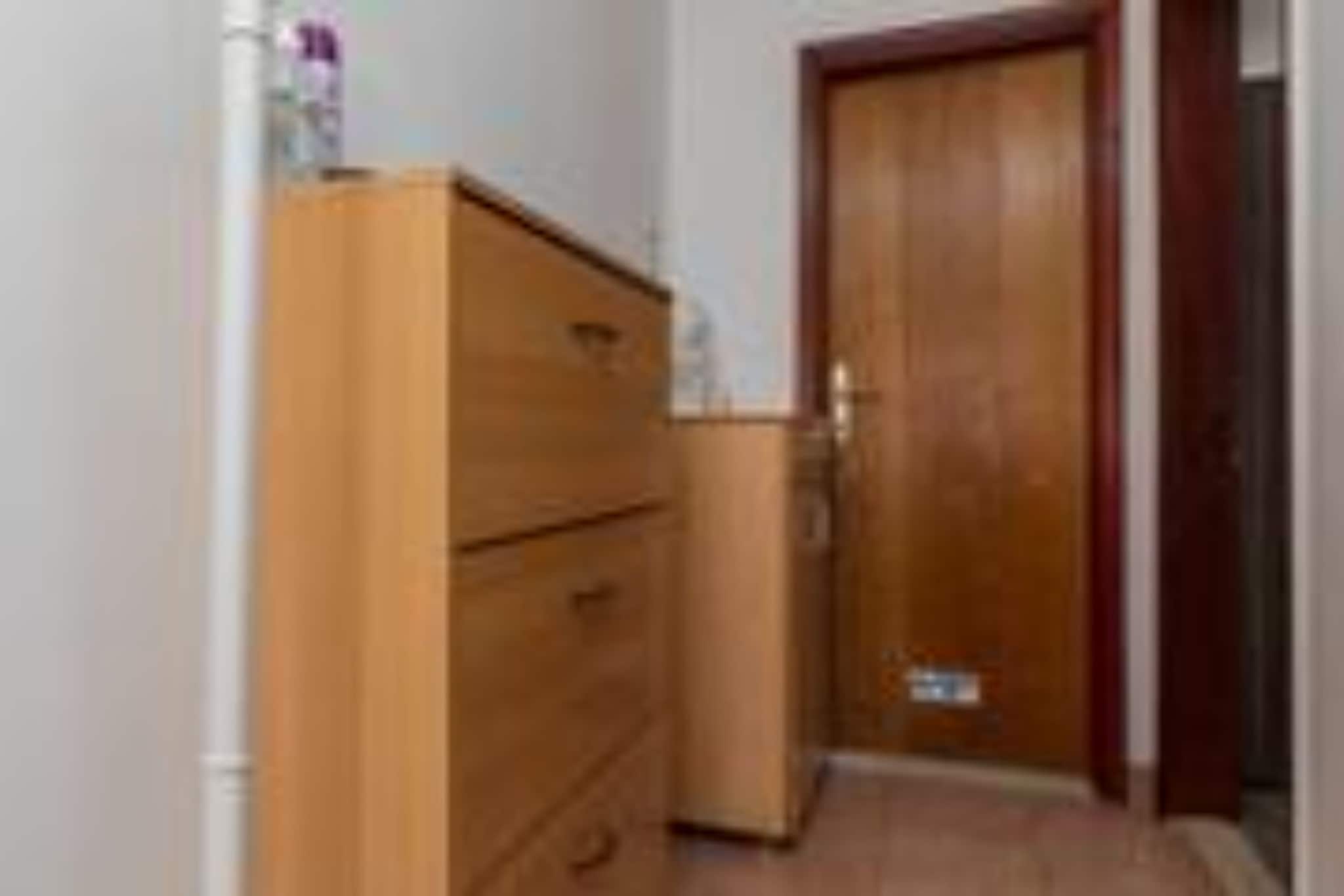 Two-Bedroom Apartment (A5)-Binnen