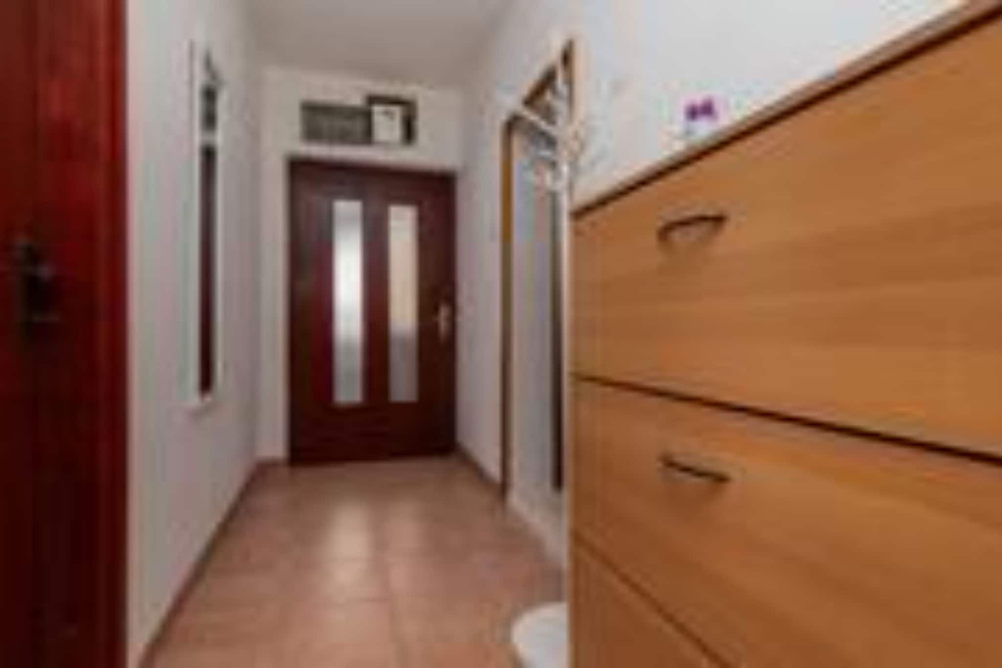 Two-Bedroom Apartment (A5)-Binnen