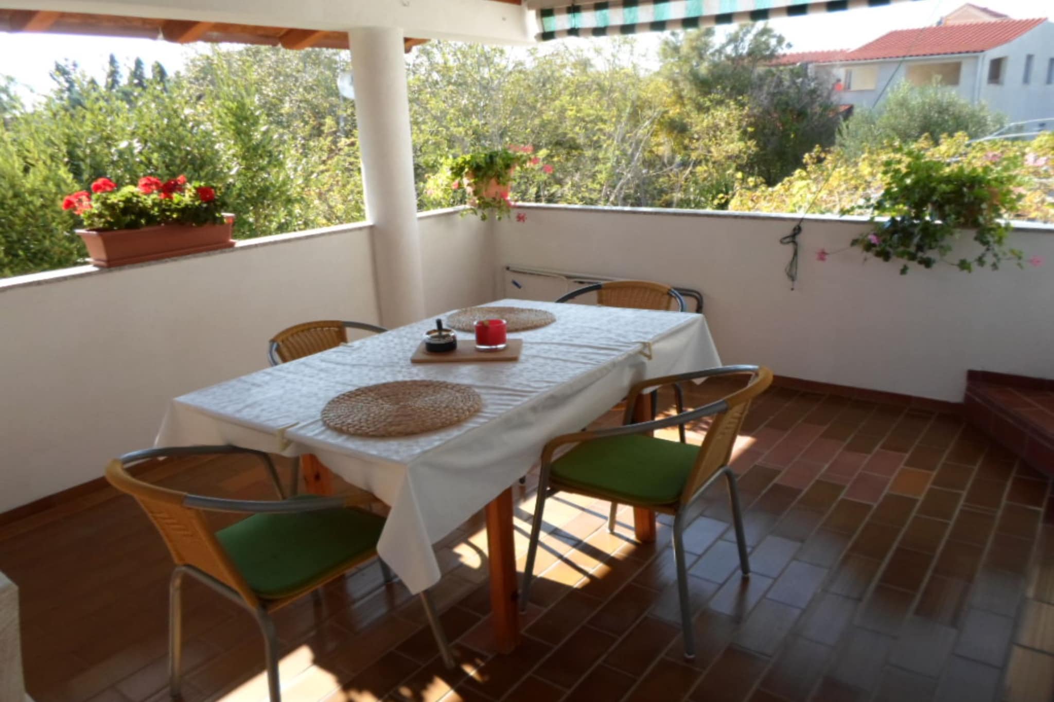 Studio Apartment (Kata 2)-Terrace balcony