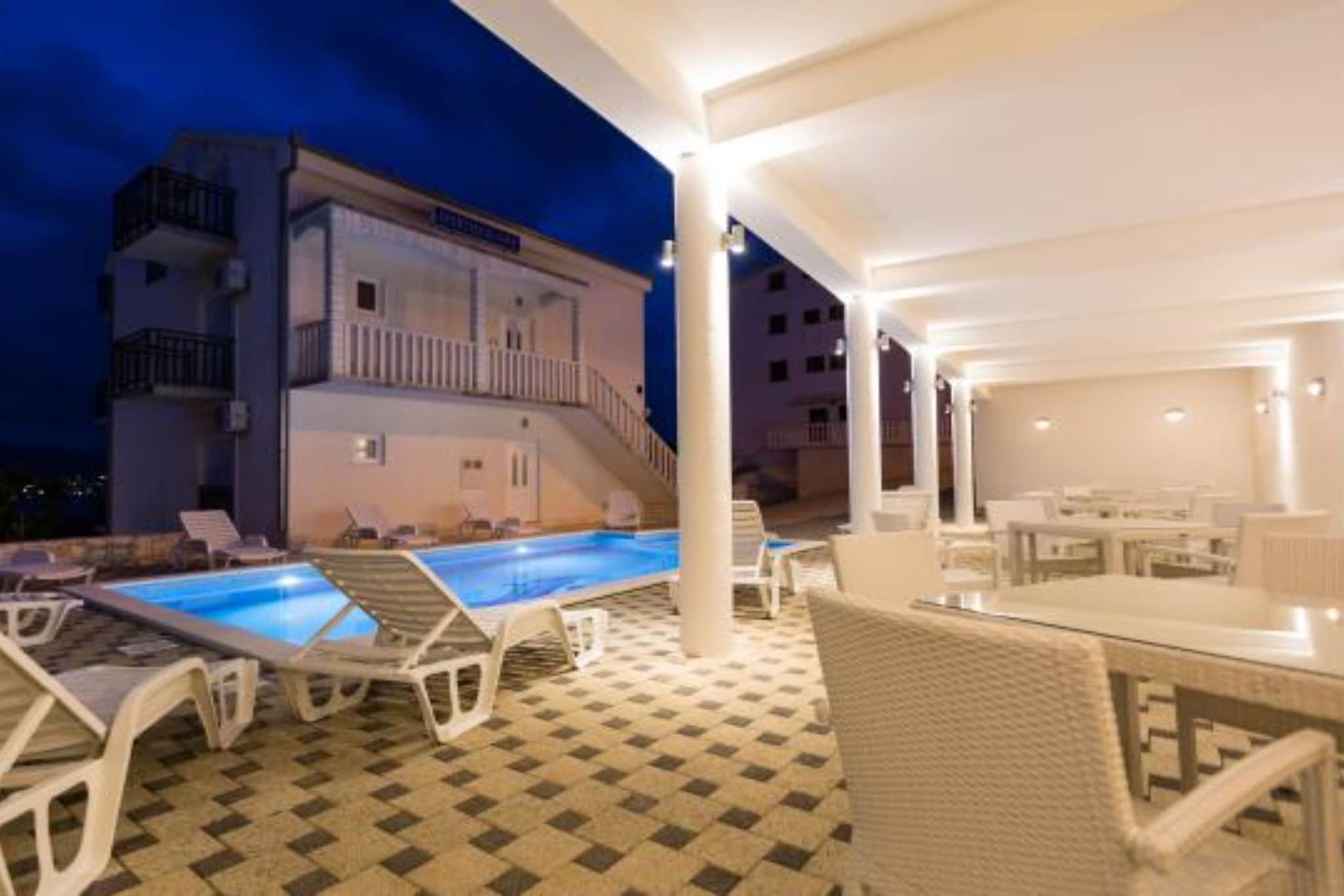 Apartmani Bridić Okrug Donji - Two Bedroom Apartment 1-Pool