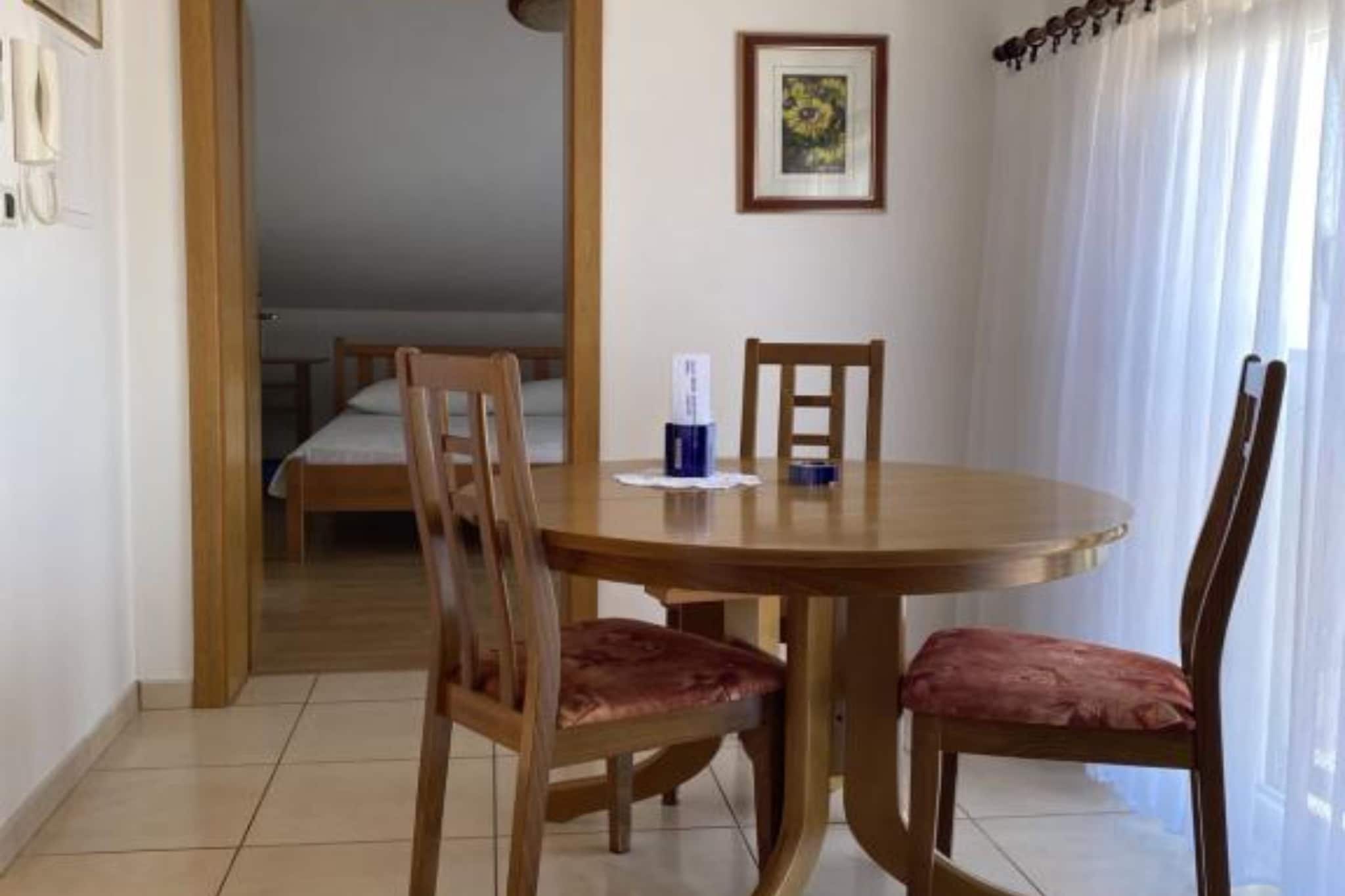 Apartmani Bridić Okrug Donji - One Bedroom Apartment 5-Dining room