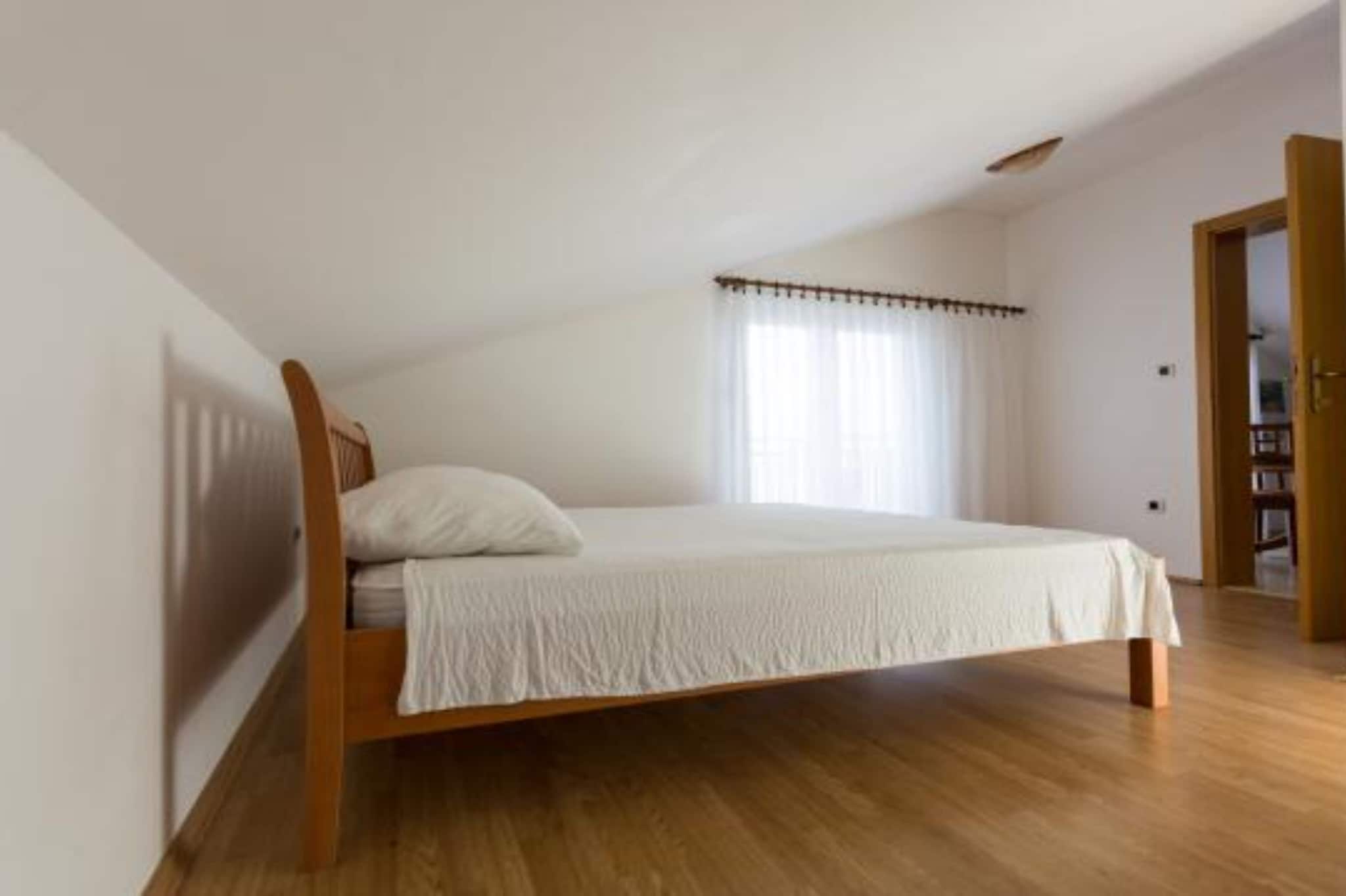 Apartmani Bridić Okrug Donji - One Bedroom Apartment 5-Bedroom