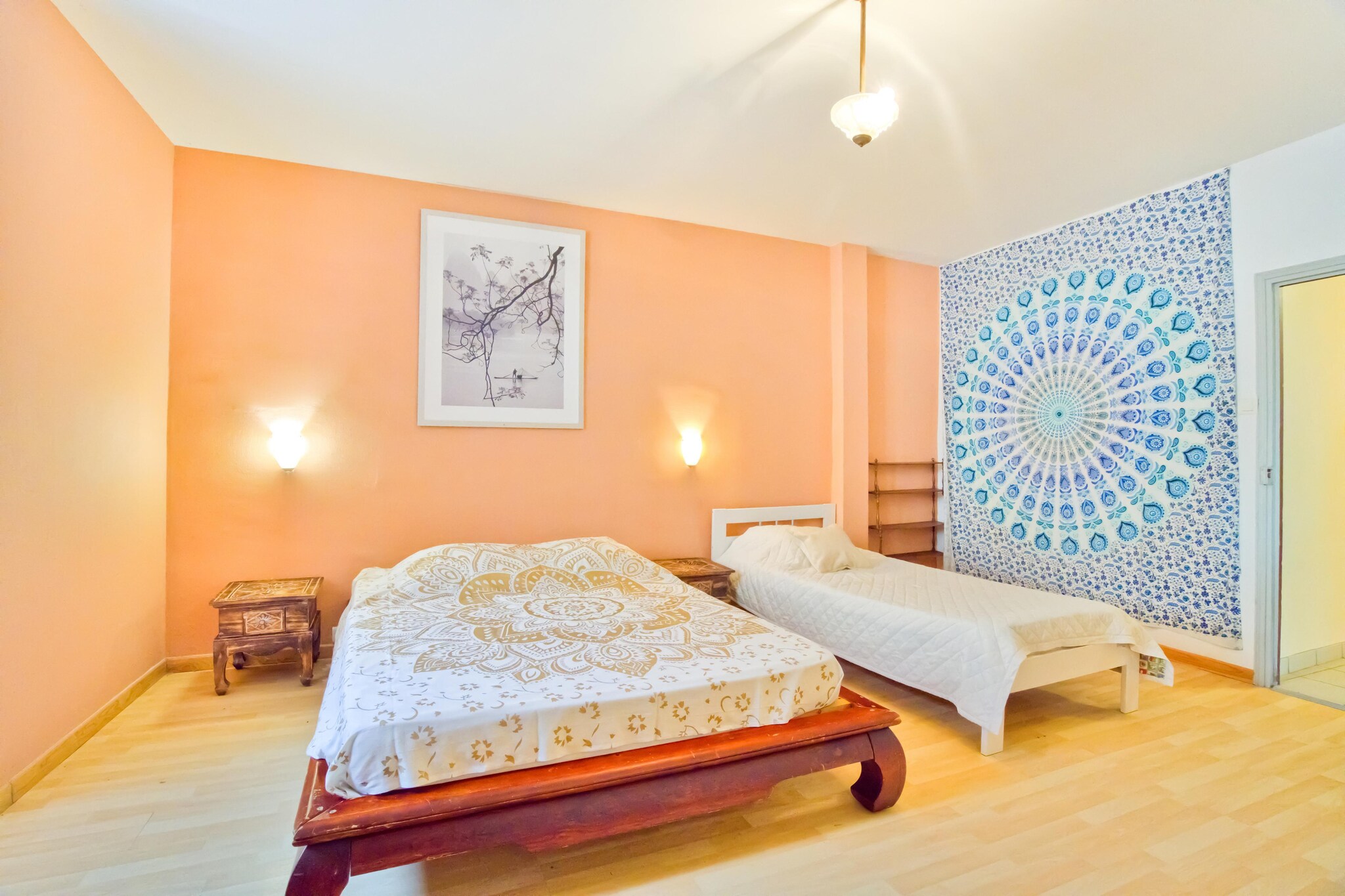 Ground floor: (open kitchen(electric kettle, toaster, cooker, coffee machine(filter), microwave, dishwasher, fridge, freezer, dishes and cutlery), Living/diningroom(TV, seating area), bedroom(single bed), bedroom(single bed, double bed(180 x 200 cm)), bedroom(double bed(180 x 200 cm)), bathroom(bath tub, shower, washbasin), toilet, washing room(shared with the owner )(washing machine))\n\ngarden, garden furniture, sun loungers, BBQ