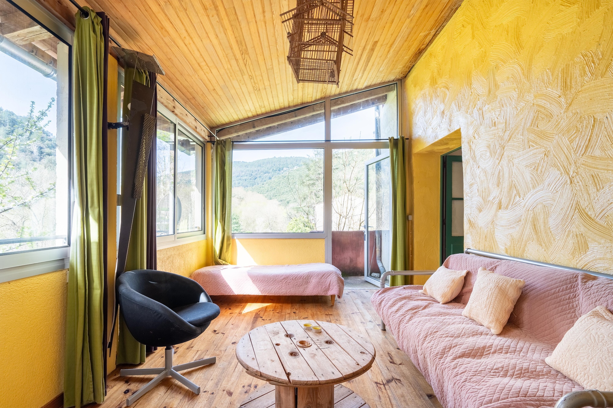 An optional utilities and service fee of EUR 100,00 will be charged before your arrival. Details are given below.<br> Step into a world steeped in history and nostalgia in this beautifully restored former hotel-restaurant, once a beloved residence renowned for its charm. The building's vintage ambiance is characterized by its large, rounded openings that echo its origins as a spinning mill, creating a unique atmosphere that captures the essence of yesteryear. Preserved in magnificent condition, this setting offers a blend of rustic character and modern amenities, ensuring a memorable stay. Equipped for your convenience, the kitchen boasts an induction hob, electric oven, dishwasher, coffee maker, toaster, and fridge-freezer, making meal preparation a delight. For entertainment, a flat-screen TV is also provided. Guests will find parking nearby, with easy access to unload luggage at the door. Even during heatwaves, the house remains refreshingly cool, offering a comfortable retreat from the summer sun. Embrace the tranquility of the natural surroundings with direct access to the pure waters of the Vis River at the end of the garden. The soothing sounds of birdsong create a peaceful ambiance, perfect for relaxation. Situated on the ground floor with a private entrance and spacious living areas, this property serves as an ideal base for exploring a variety of nearby activities, including swimming, hiking, and fishing. Enjoy a unique escape in this enchanting locale, where nature meets nostalgia, and adventure awaits at every turn! <br><b> Optional Utilities & Service Package </b><br><b> An optional utilities and service package of EUR 100,00 </b> can be selected prior to your arrival. You will receive a separate communication with the payment link should you wish to include it.<br>This package ensures a seamless stay and conveniently covers services such as final cleaning, utility consumption, service support, and protection against minor damages or incidental costs during your stay.<br>Guests who prefer may manage these services independently, provided the property is returned in good order at check-out.