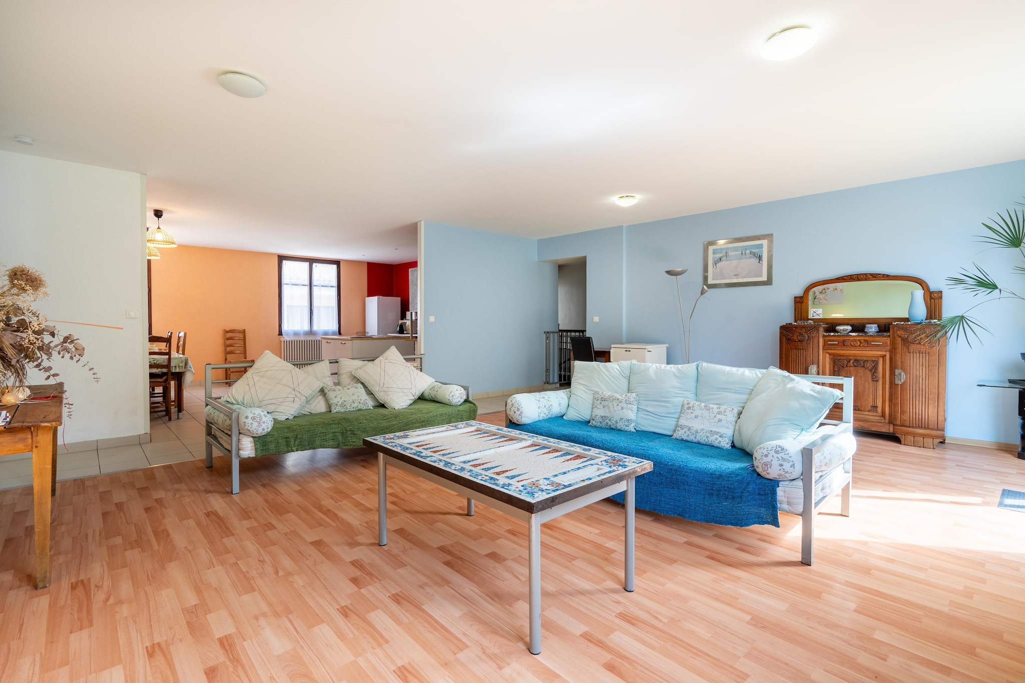 An optional utilities and service fee of EUR 150,00 will be charged before your arrival. Details are given below.<br> Escape to a spacious apartment surrounded by the beauty of nature, offering direct access to a private beach that invites relaxation and adventure. The highlight of this residence is the large south-east-facing terrace, where you can unwind while overlooking the tranquil river and immersing yourself in the lush flora and fauna of the area. This serene setting is perfect for family gatherings or fun outings with friends, providing a peaceful retreat from the everyday hustle and bustle. Conveniently located near the motorway (Caylar exit), this flat allows easy access to popular destinations like Montpellier and NÃ®mes. Explore the local landscape with exciting activities right at your doorstep, including hiking, caving, canoeing, and even go-karting for a thrilling day out. Free public parking is available nearby, ensuring hassle-free access to your idyllic escape. While enjoying the natural surroundings, you'll also find local markets and shops just 12 km away, providing everything you need for a comfortable stay. Whether you're seeking adventure or tranquility, this spacious flat is the perfect home base for discovering the stunning region and creating unforgettable memories with loved ones. Enjoy the best of both worlds-nature and convenience-at this charming property! <br><b> Optional Utilities & Service Package </b><br><b> An optional utilities and service package of EUR 150,00 </b> can be selected prior to your arrival. You will receive a separate communication with the payment link should you wish to include it.<br>This package ensures a seamless stay and conveniently covers services such as final cleaning, utility consumption, service support, and protection against minor damages or incidental costs during your stay.<br>Guests who prefer may manage these services independently, provided the property is returned in good order at check-out.