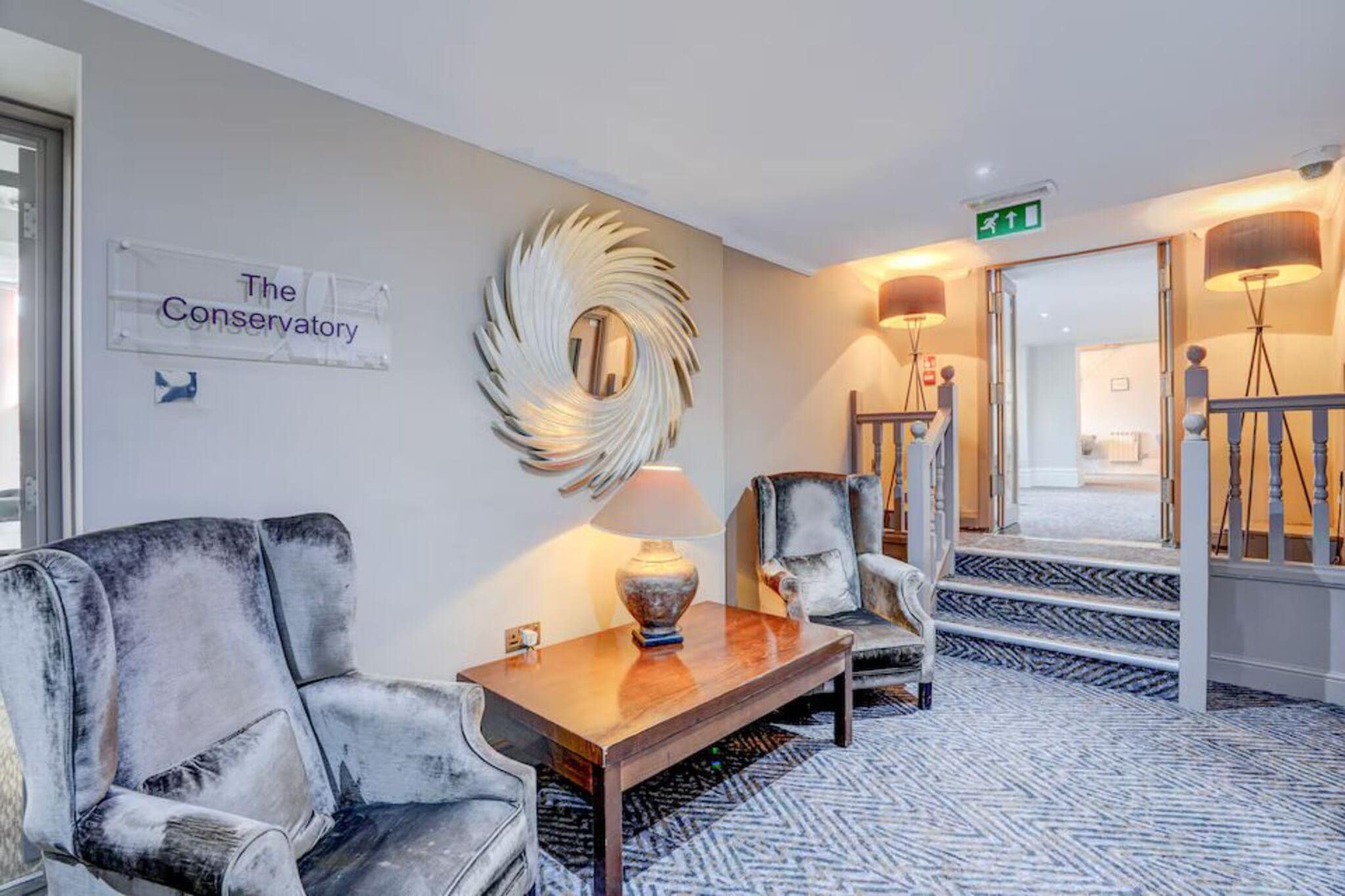 Classic Double  Staines ex Mercure - Hal-ontvangst