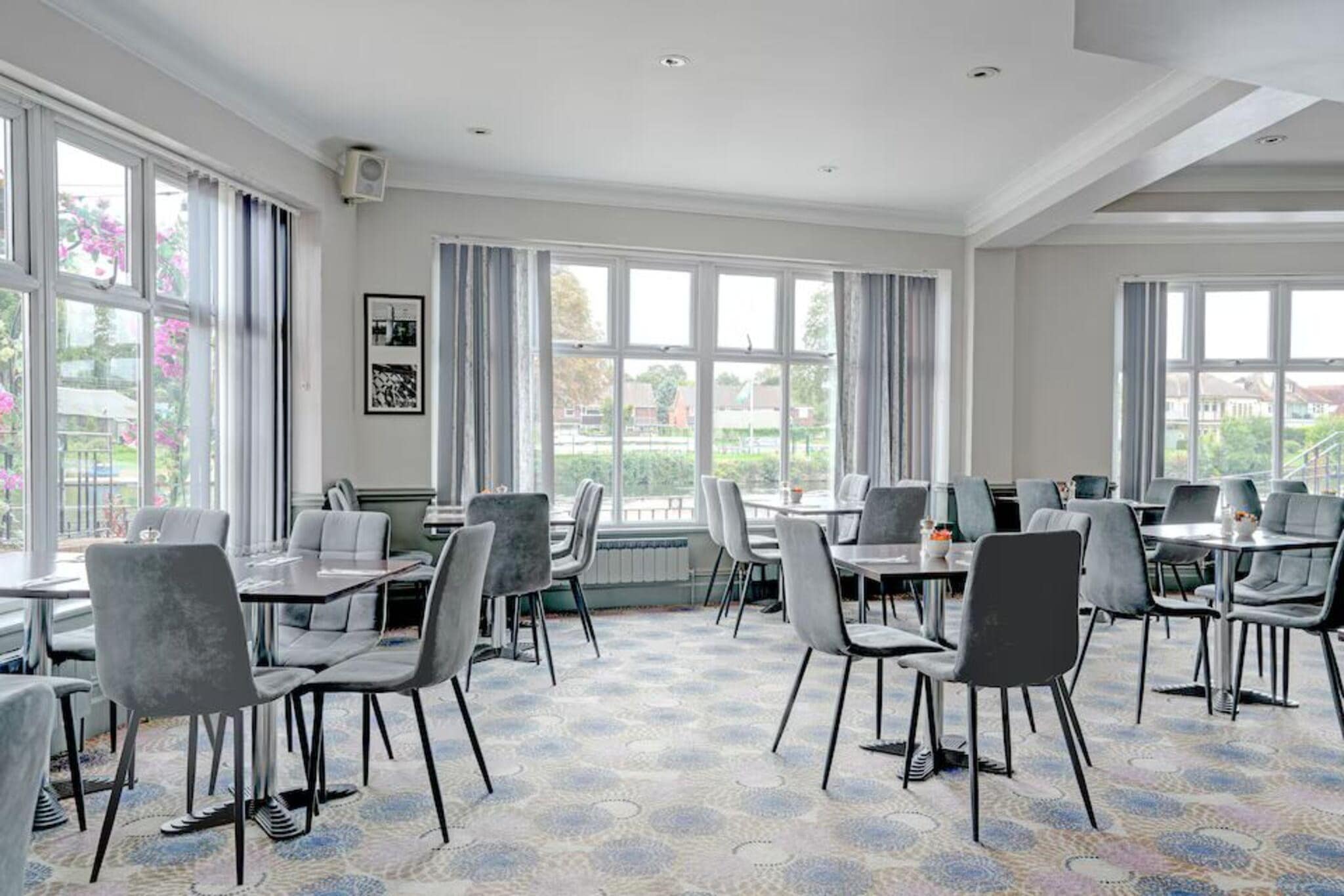 Classic Double River view Staines ex Mercure - Image-tags.hotelfacilitiesandservices