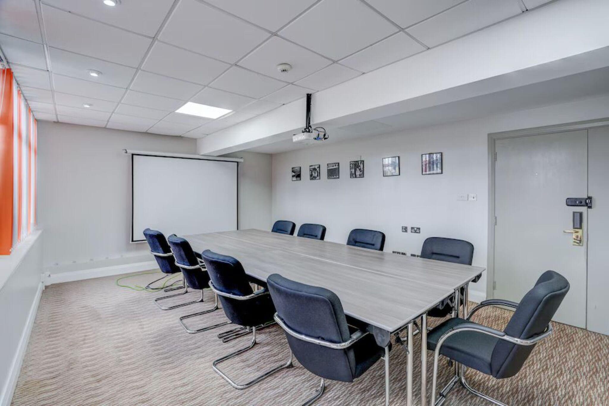 Classic Double River view Staines ex Mercure - Image-tags.hotelfacilitiesandservices