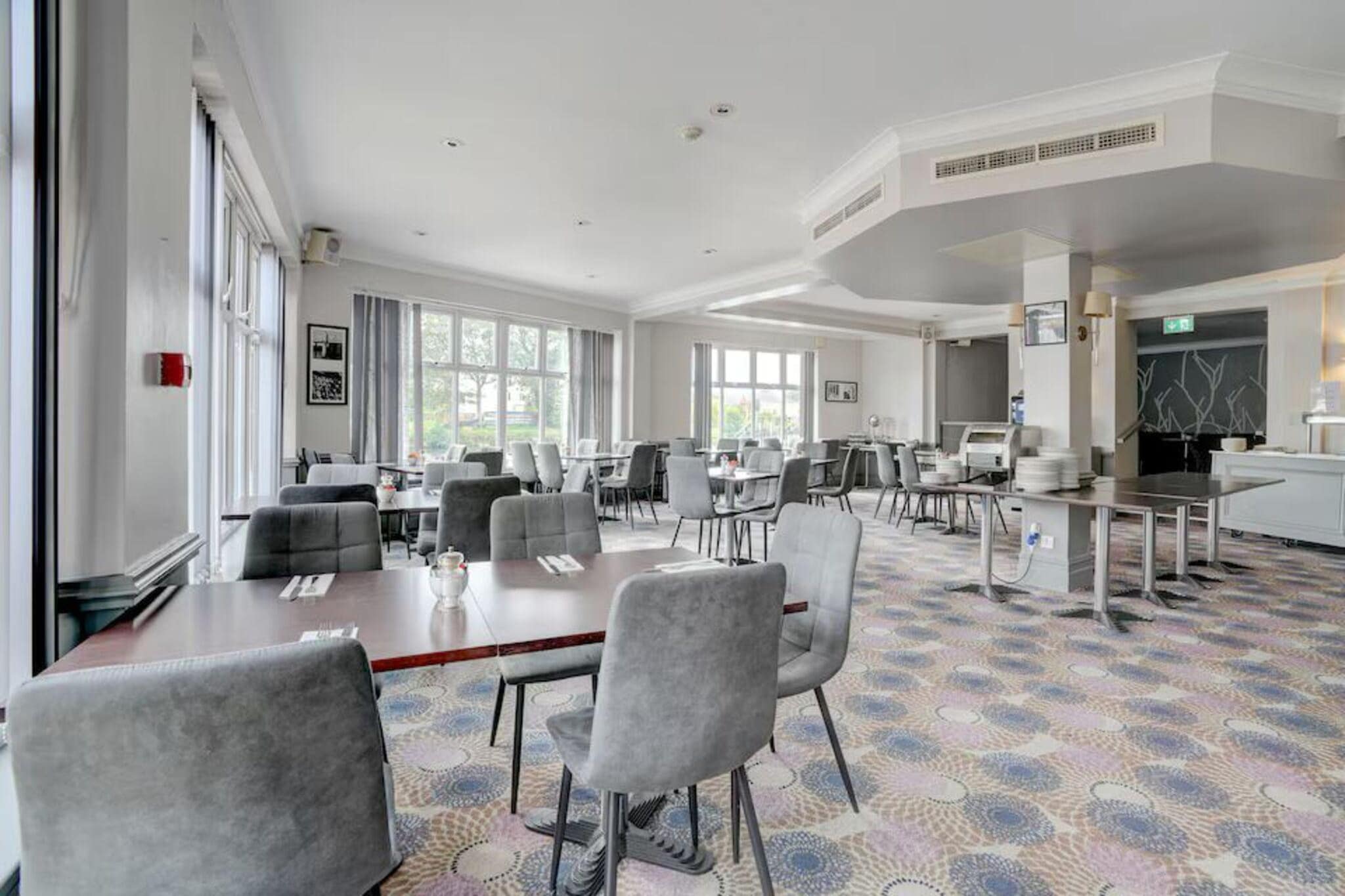 Classic Double River view Staines ex Mercure - Image-tags.hotelfacilitiesandservices
