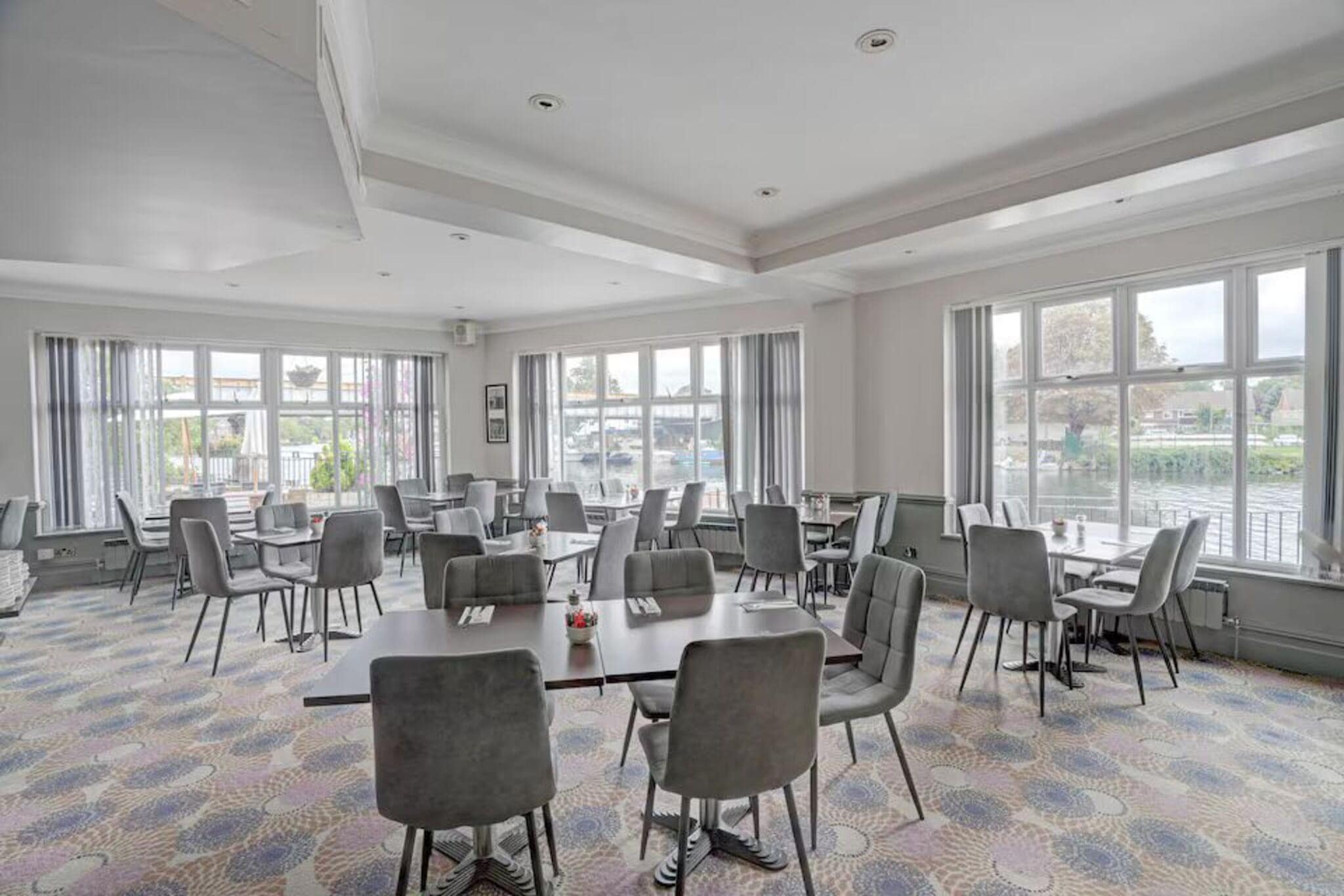 Classic Double River view Staines ex Mercure - Image-tags.hotelfacilitiesandservices