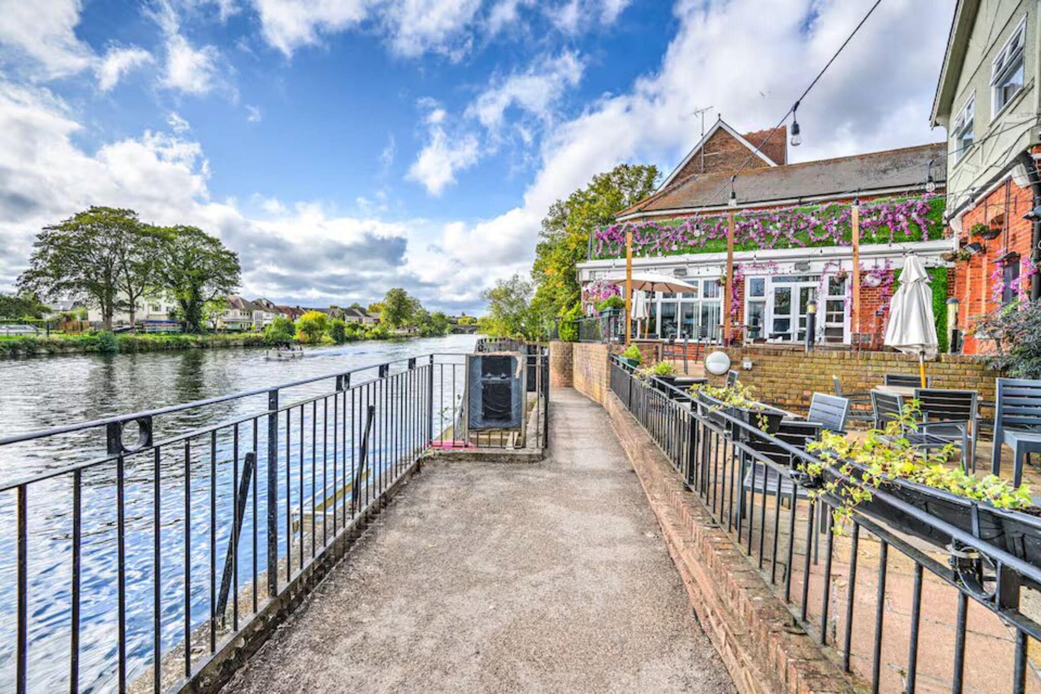 Classic Double River view Staines ex Mercure