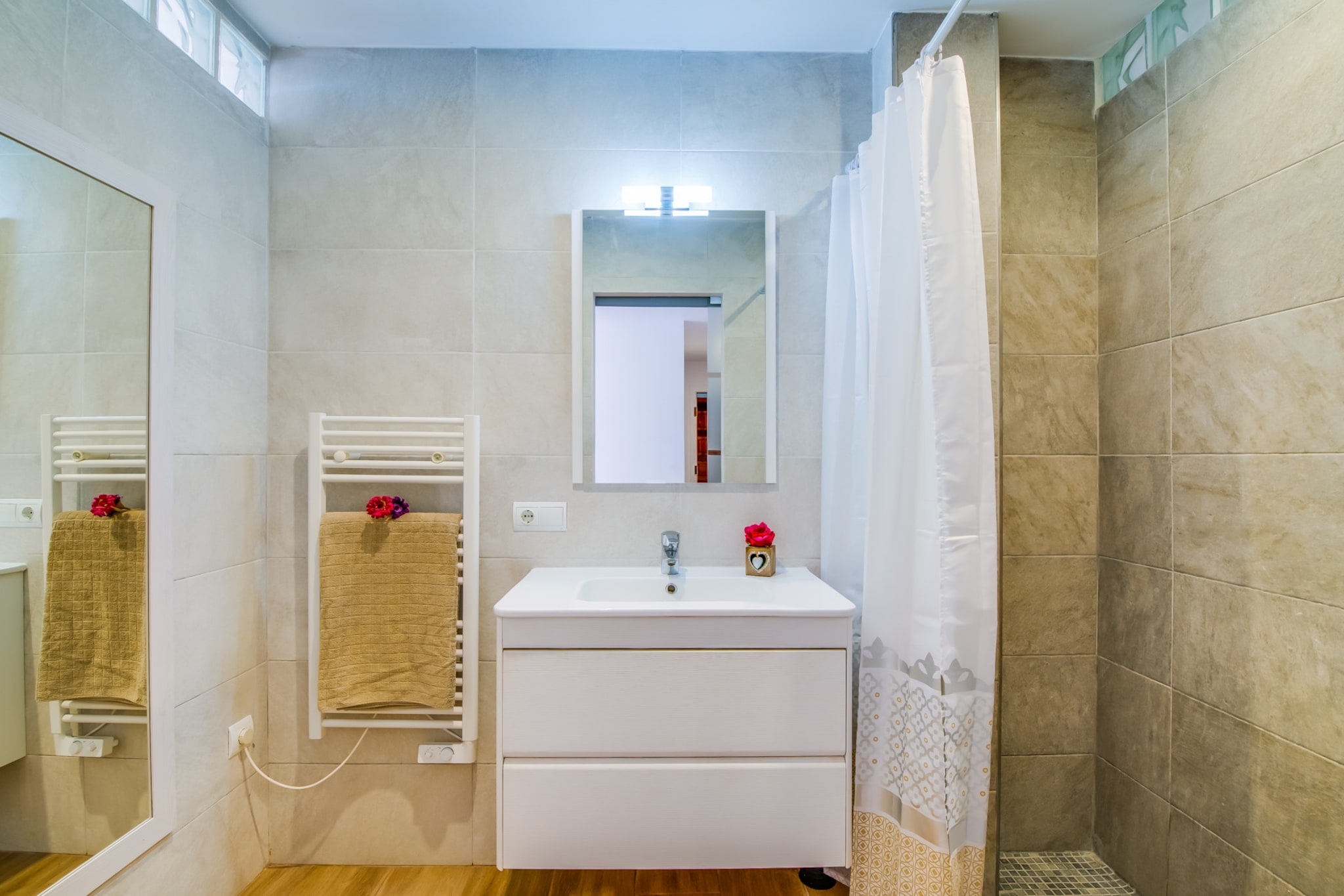 Blue Attic Beach-Bathroom