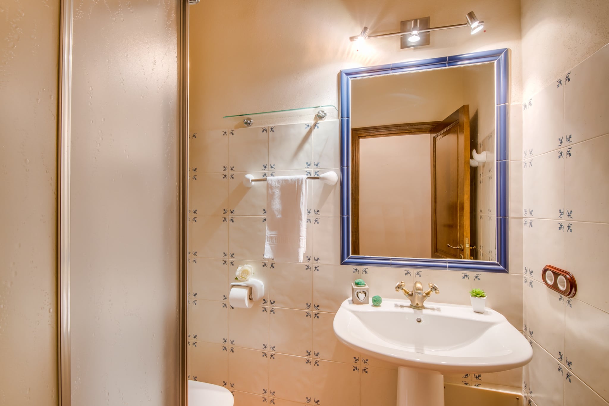 Cal Tio-Bathroom