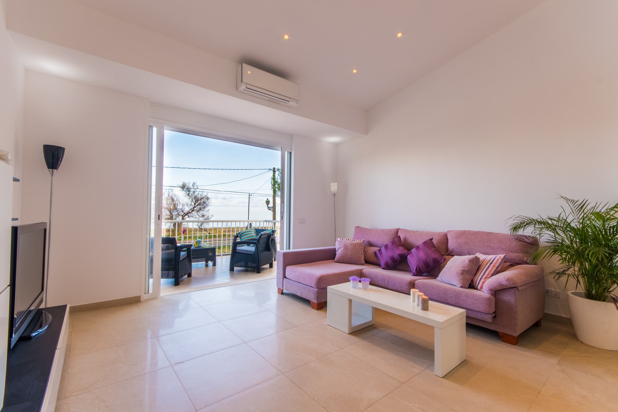 Can Micalo-Living room