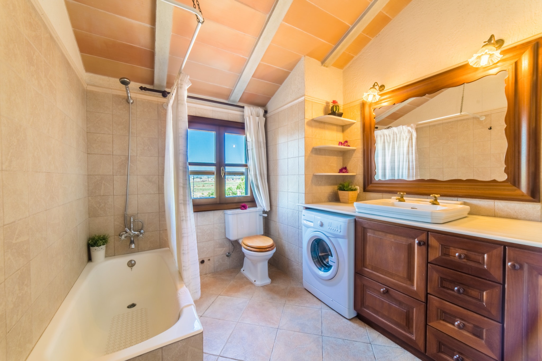Gomila-Bathroom