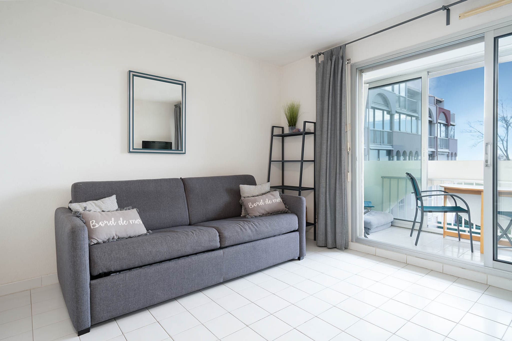 Unwind in this charming 22 m² apartment in Agde, a snug and stylish retreat for up to 4 guests. Perfectly positioned just 100 meters from the sandy beach, it offers a tranquil escape in a family-friendly neighborhood with all the essentials close at hand—restaurants (100 m), a supermarket (300 m), and the gentle rhythm of the sea right outside your door.
Step into the bright living room and out onto the balcony, where outdoor furniture and waterfront views invite you to linger over morning coffee or sunset drinks. Inside, the apartment features one comfortable bedroom, a bathroom, and a fully equipped open-plan kitchen with a refrigerator, microwave, coffee machine, toaster, and all the kitchenware needed for easy meal prep.
Guests enjoy thoughtful amenities including a communal swimming pool, elevator access, washing machine, TV, electric heating, and a fan—ensuring comfort in every season. Open-air parking on-site adds extra convenience for those arriving by car.
Whether you're basking in the sun, exploring Agde’s coastal charm, or simply savoring the peaceful ambiance from your balcony, this apartment offers a delightful and well-located base for your Mediterranean getaway.